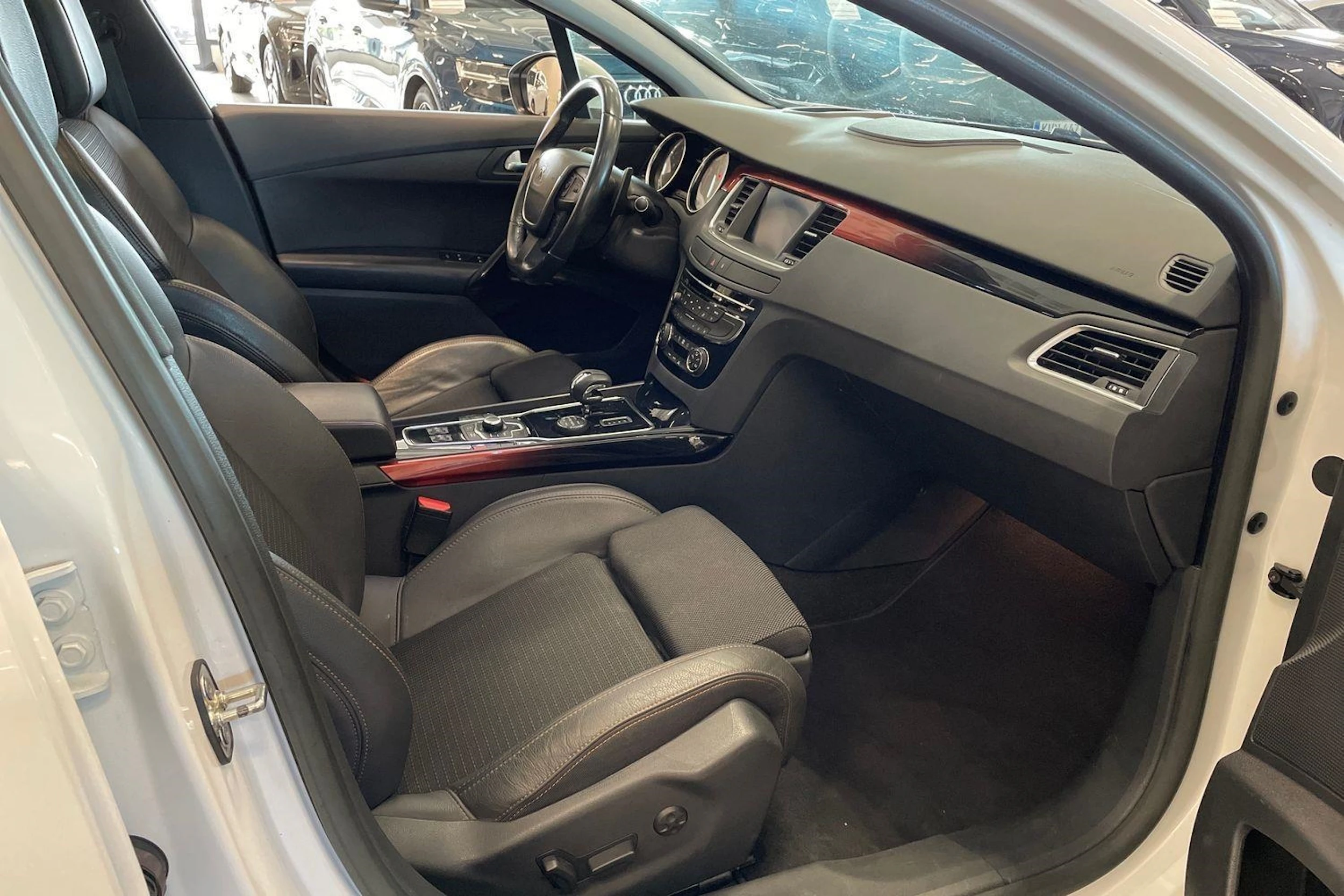 valkoinen Peugeot 508 2014 kuva 27.