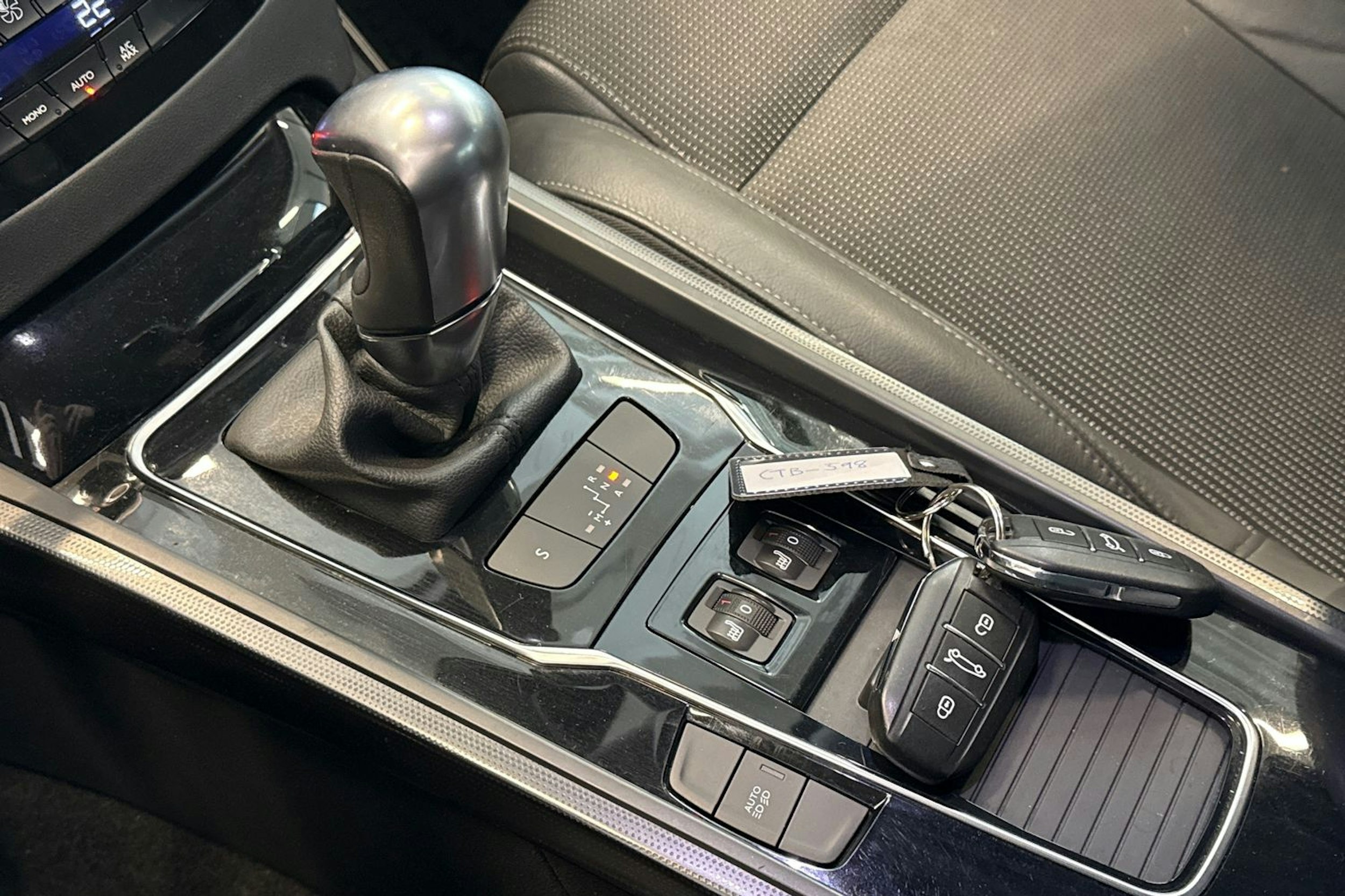 Harmaa Peugeot 508 2015 kuva 21.