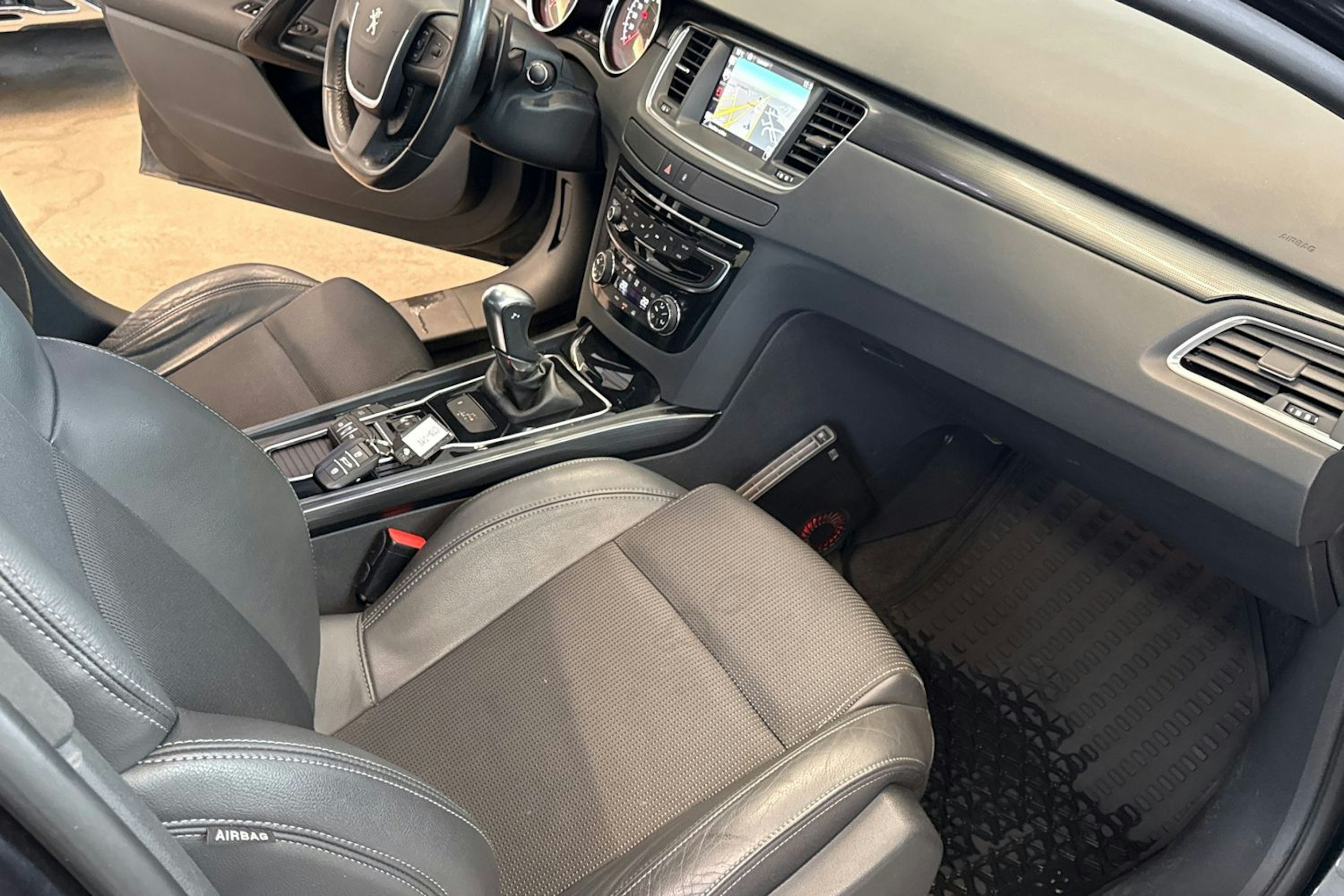 Harmaa Peugeot 508 2015 kuva 22.