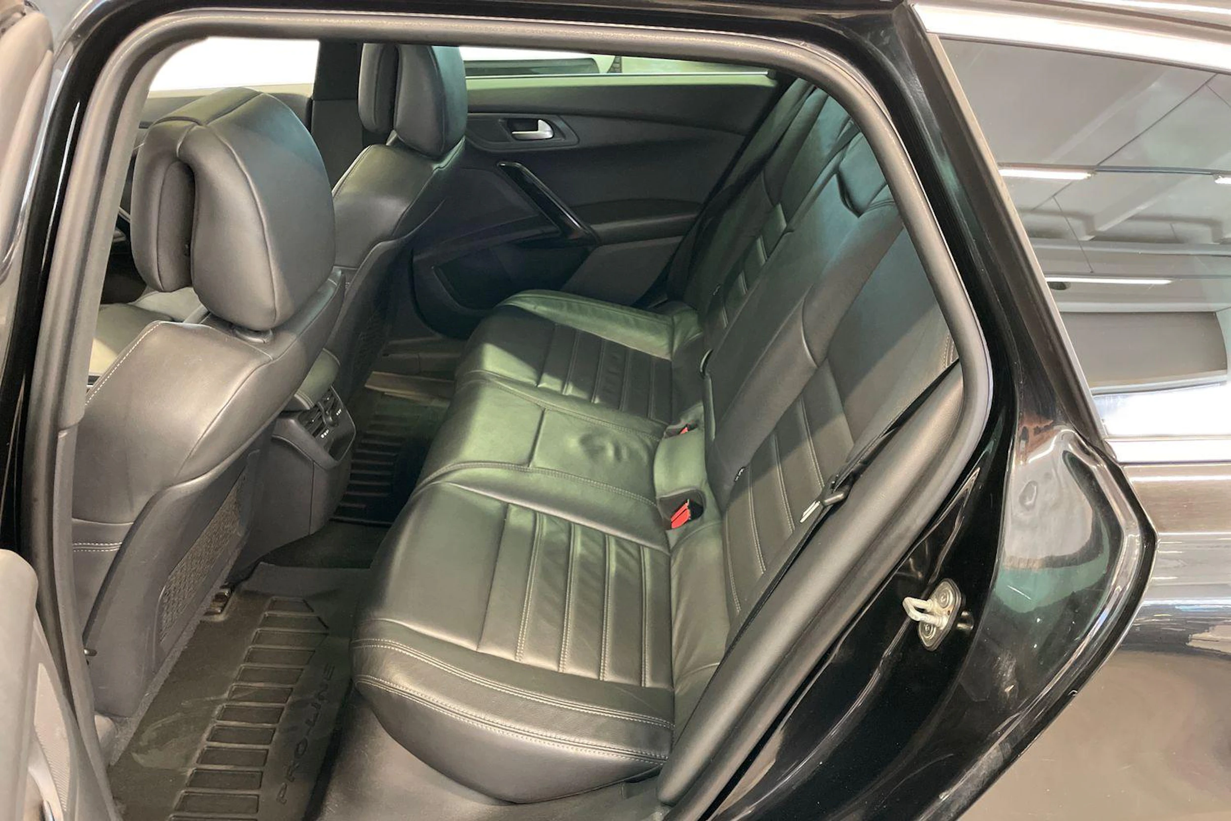 Musta Peugeot 508 2016 kuva 8.