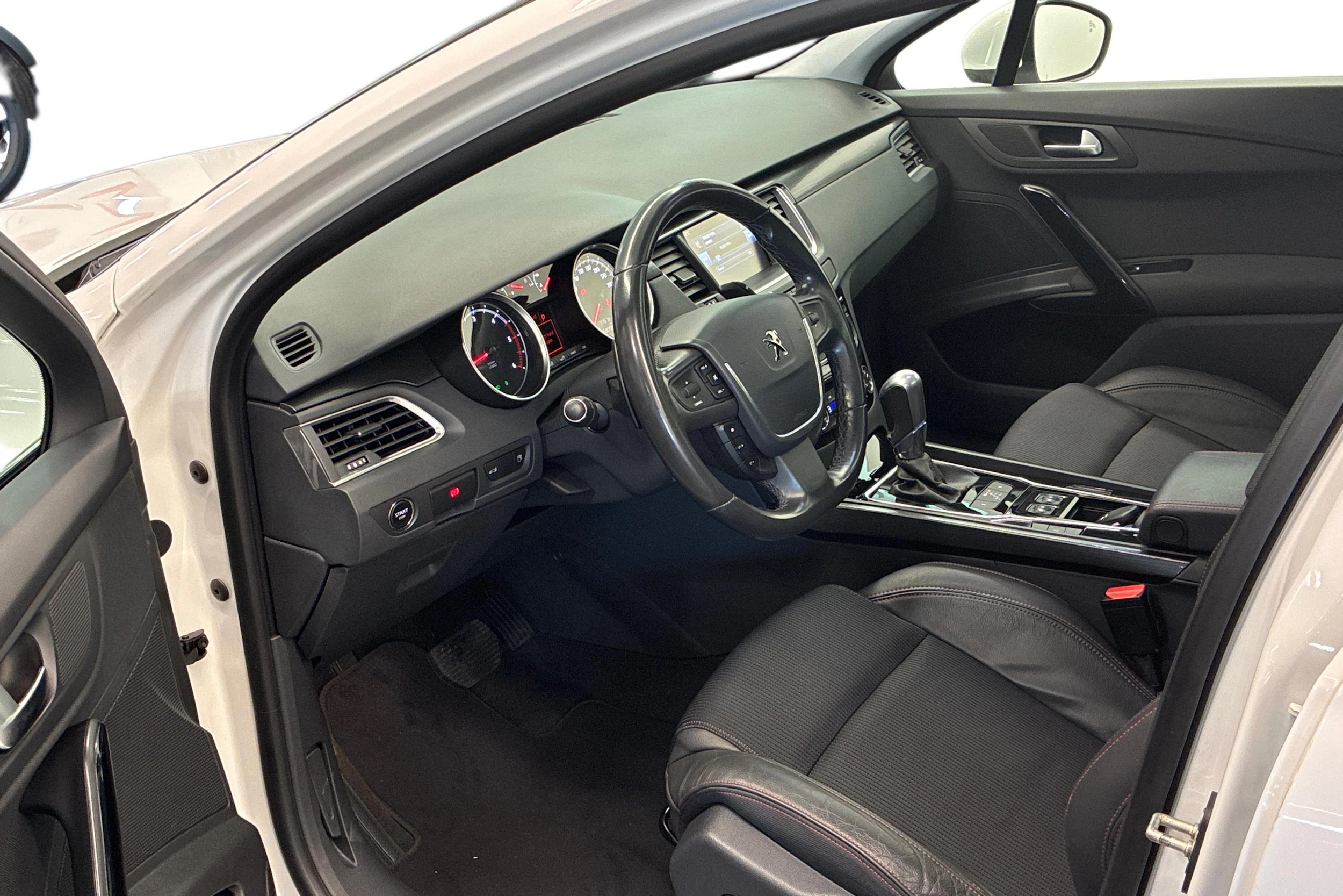 Valkoinen Peugeot 508 2016 kuva 8.