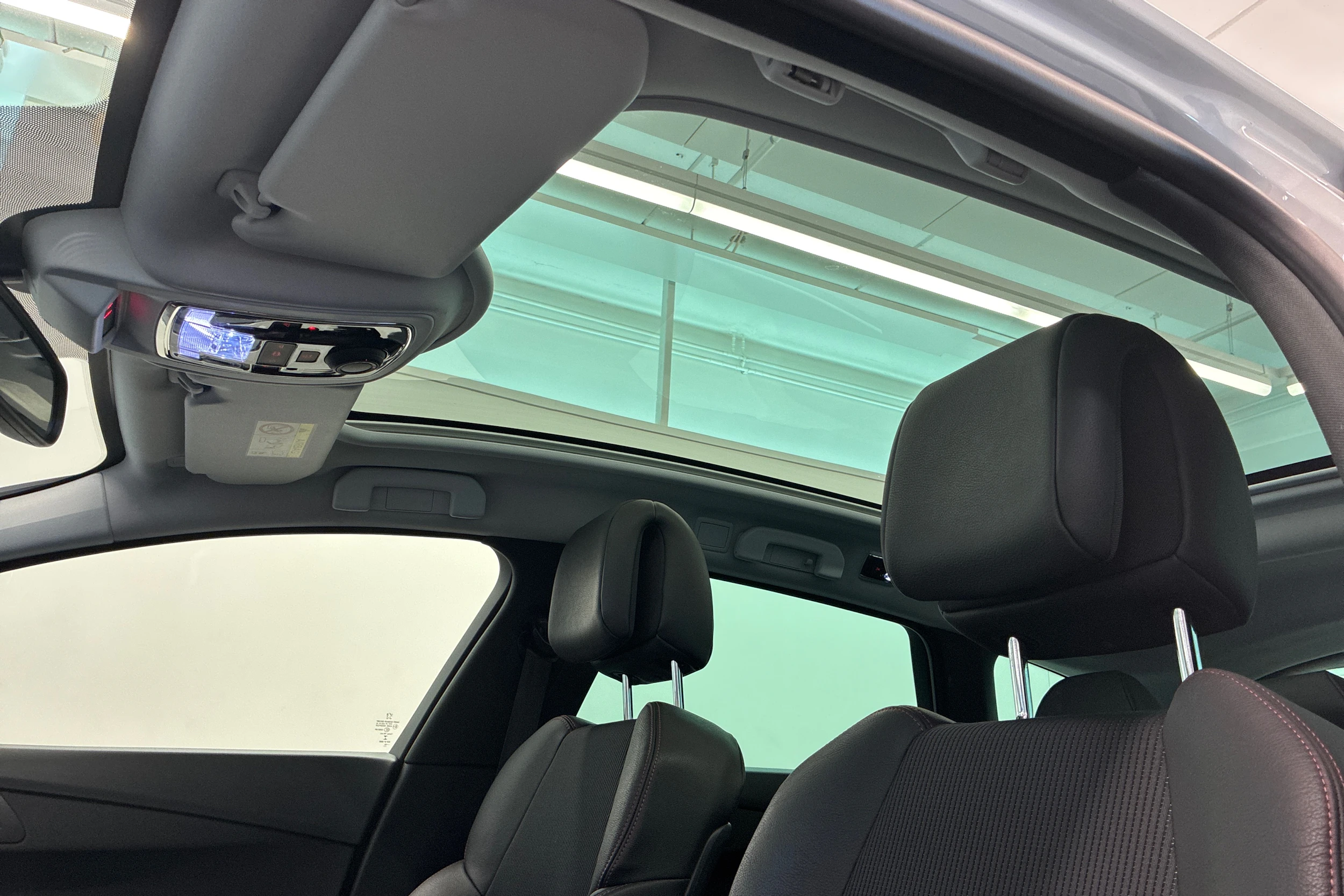 Valkoinen Peugeot 508 2016 kuva 16.