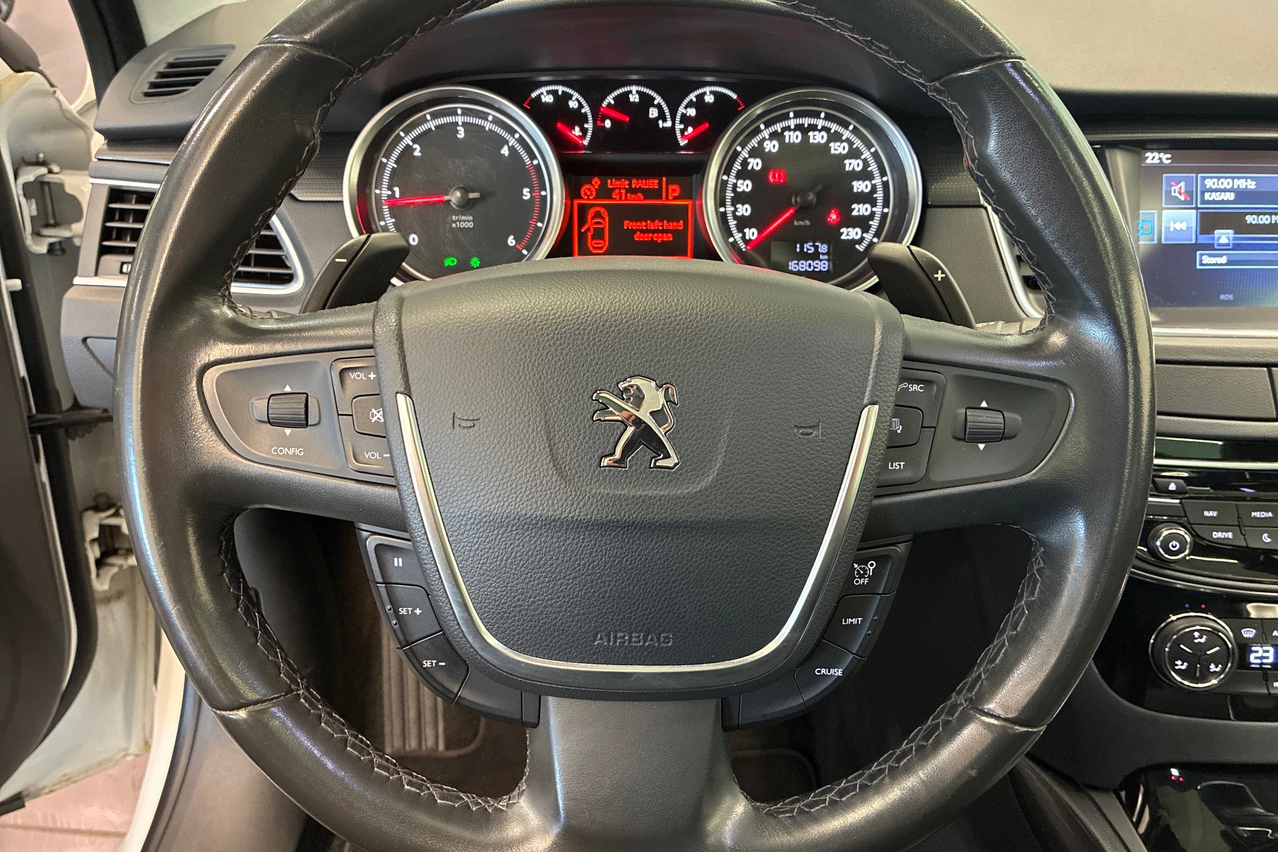 Valkoinen Peugeot 508 2016 kuva 24.