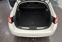 Valkoinen Peugeot 508 2016 kuva 26.