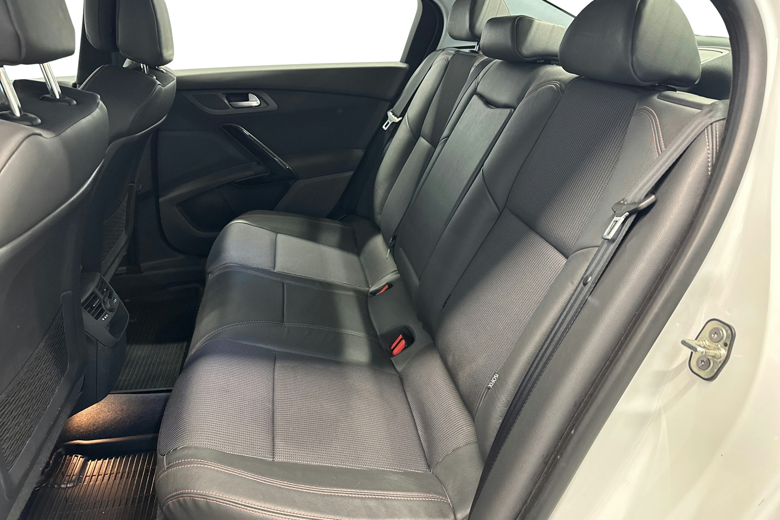 valkoinen Peugeot 508 2016 kuva 10.