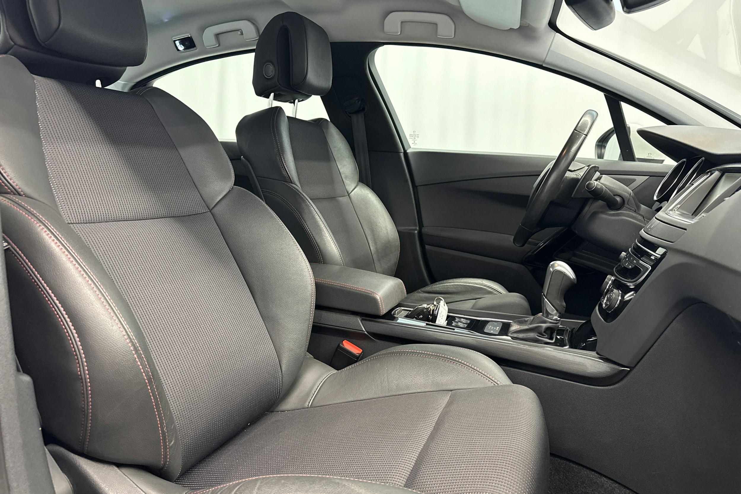 valkoinen Peugeot 508 2016 kuva 14.