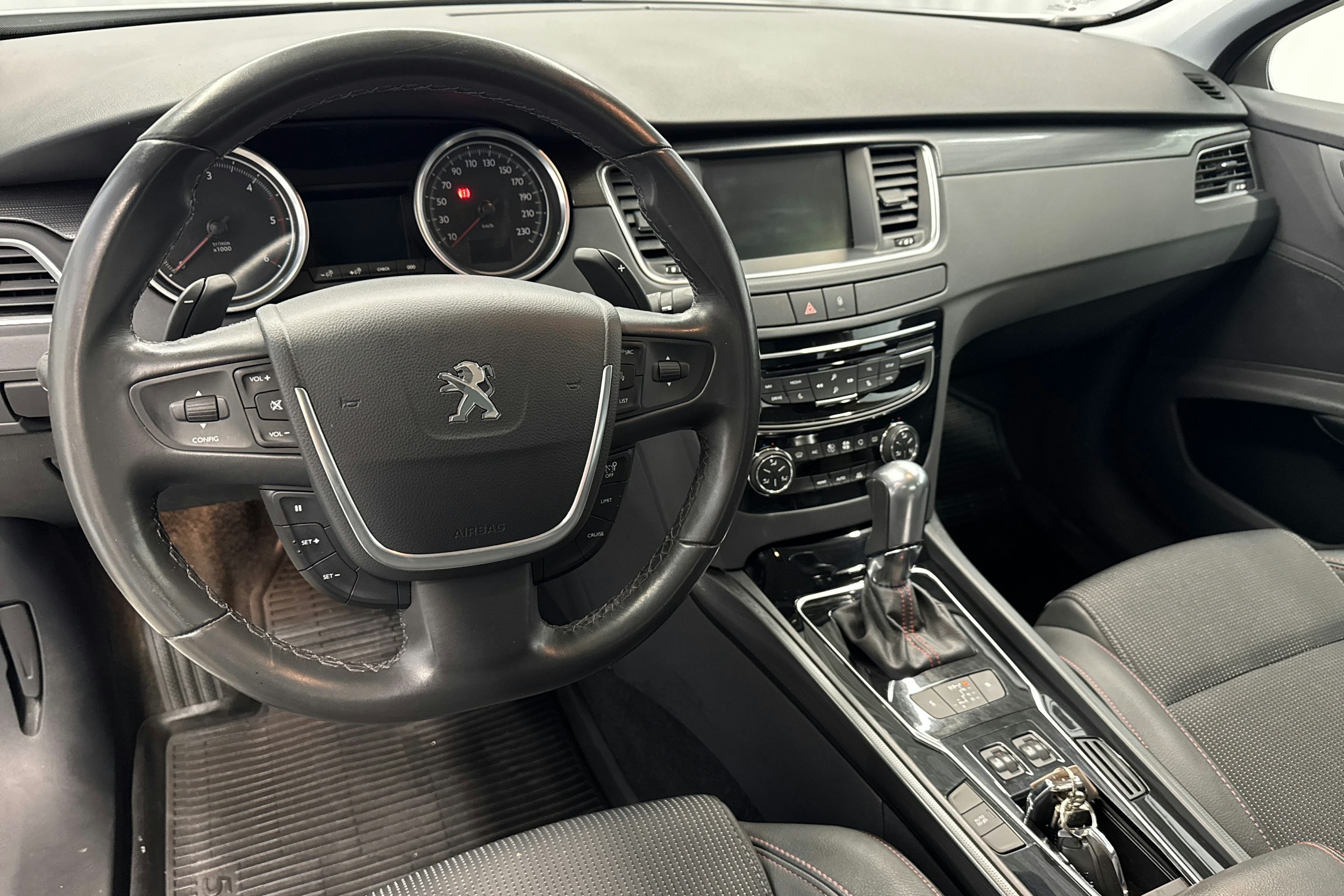 valkoinen Peugeot 508 2016 kuva 16.