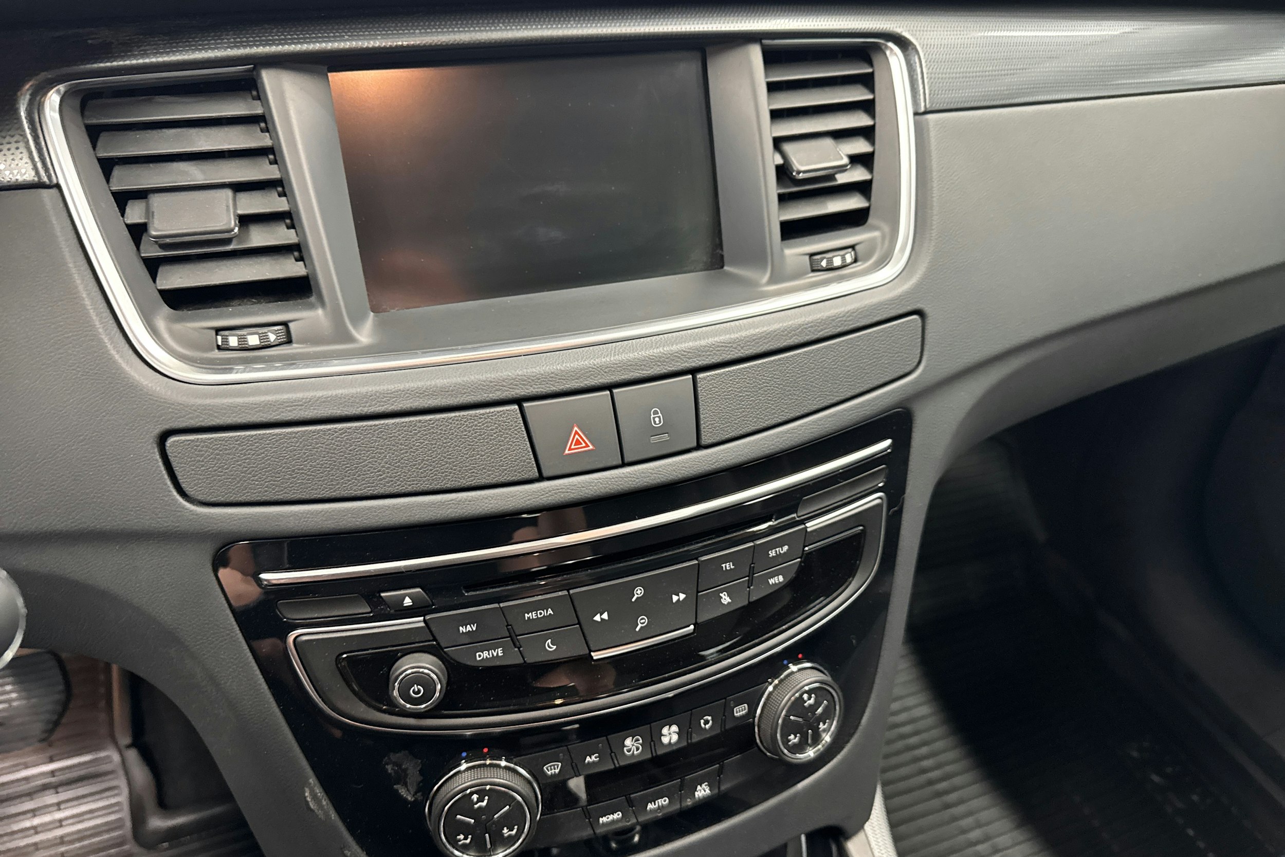 valkoinen Peugeot 508 2016 kuva 17.