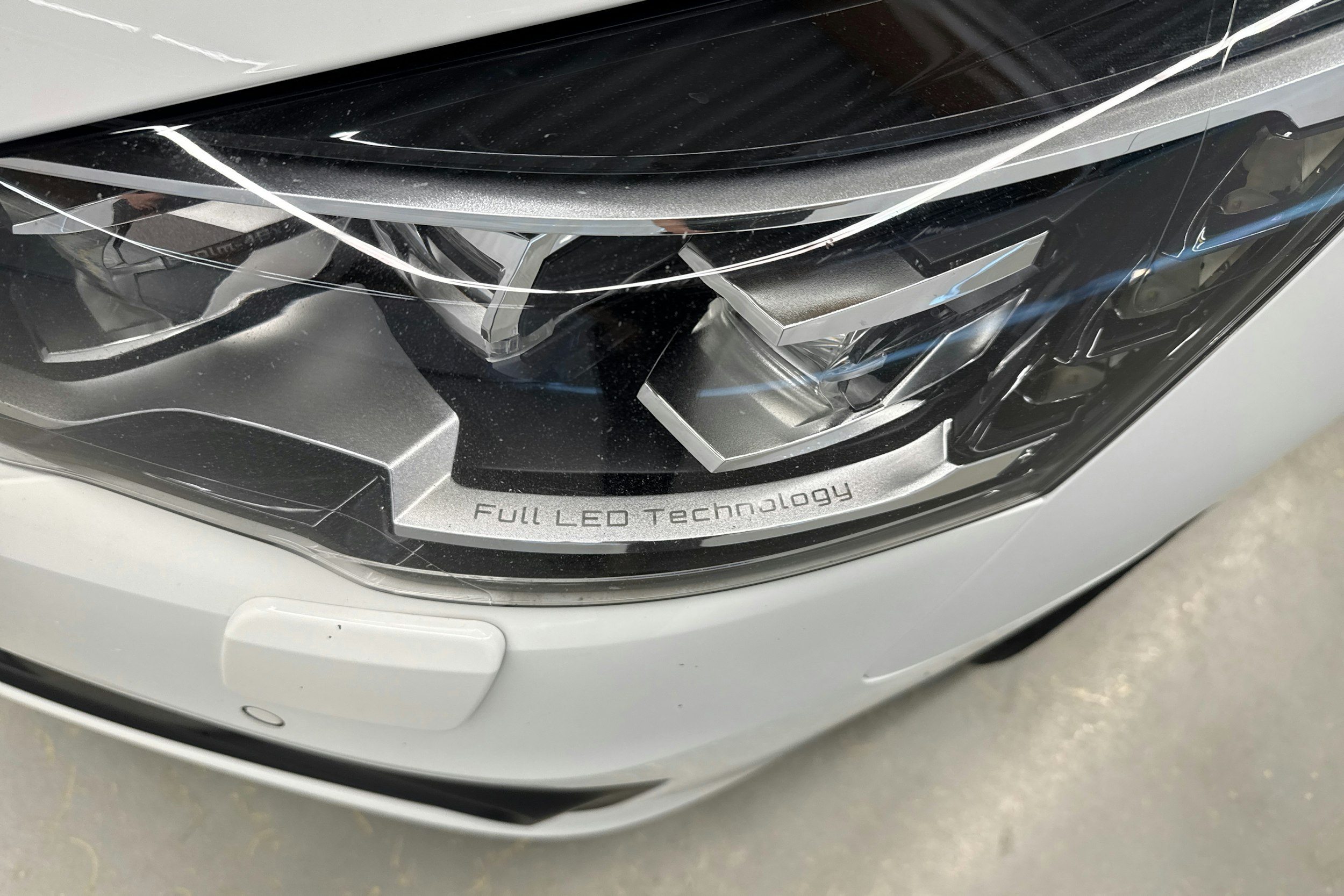 valkoinen Peugeot 508 2016 kuva 18.