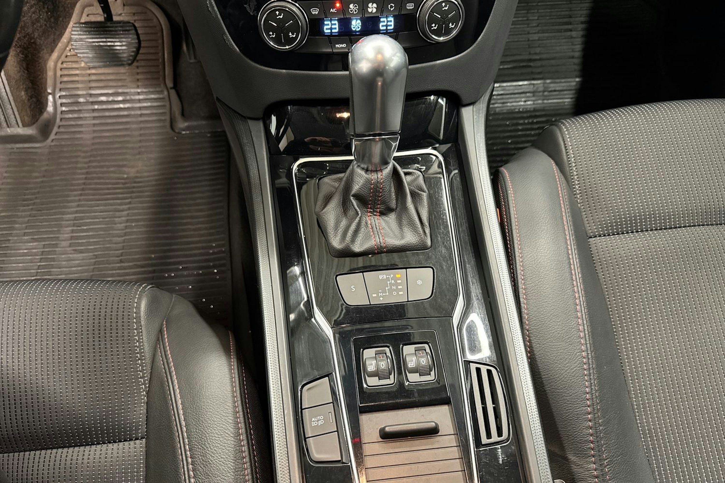 valkoinen Peugeot 508 2016 kuva 24.