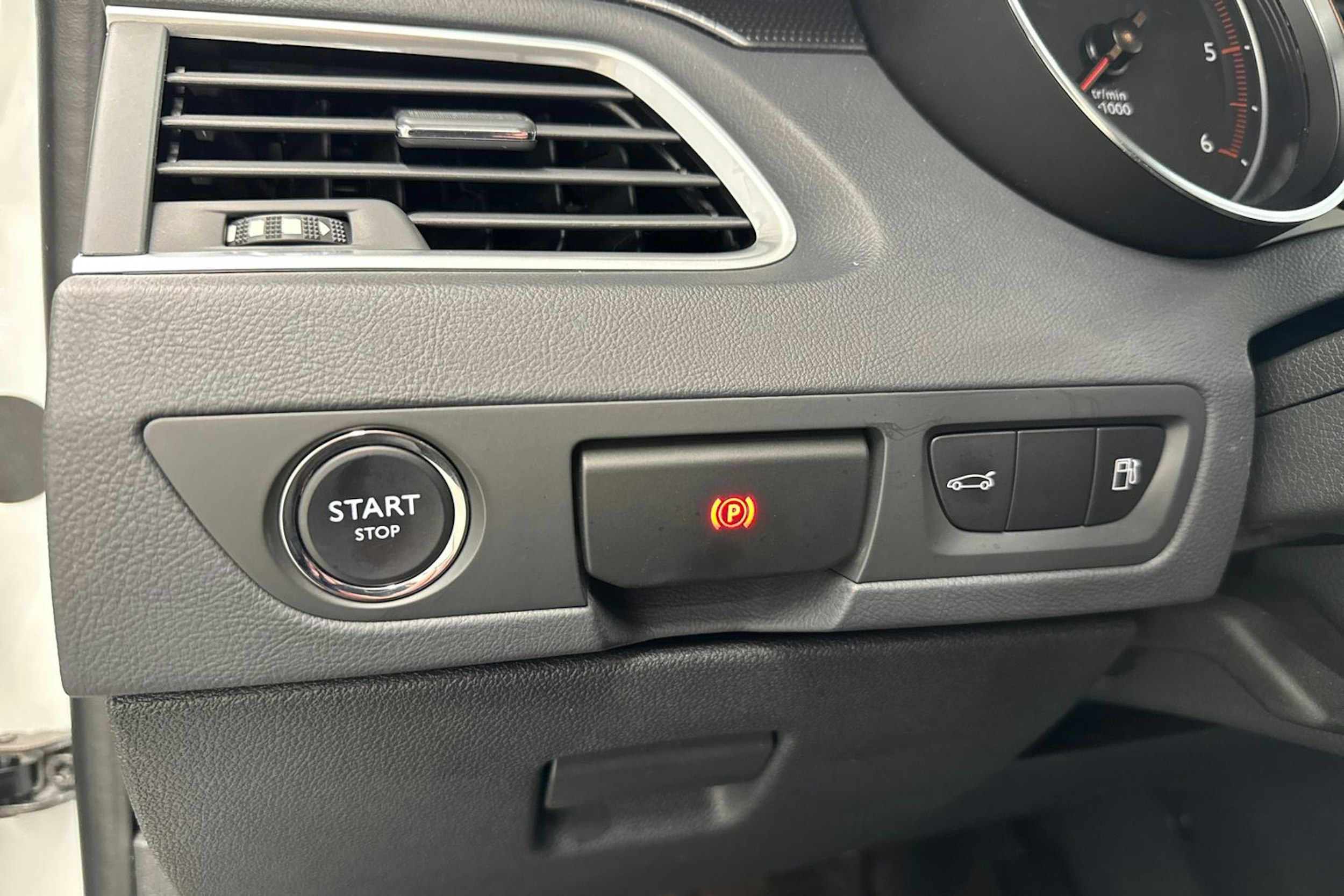 valkoinen Peugeot 508 2016 kuva 25.