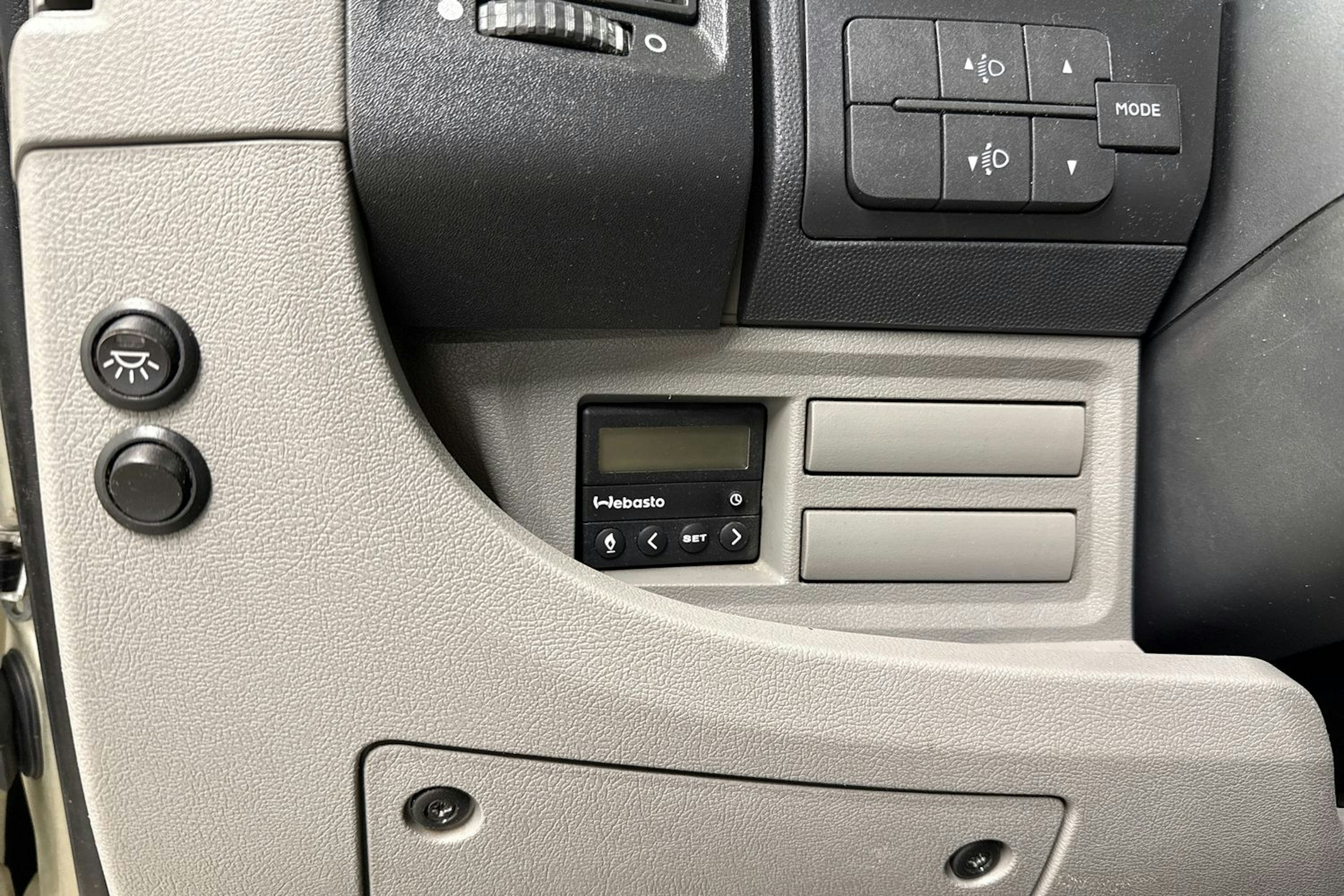 ruskea (beige) Peugeot Boxer 2010 kuva 16.