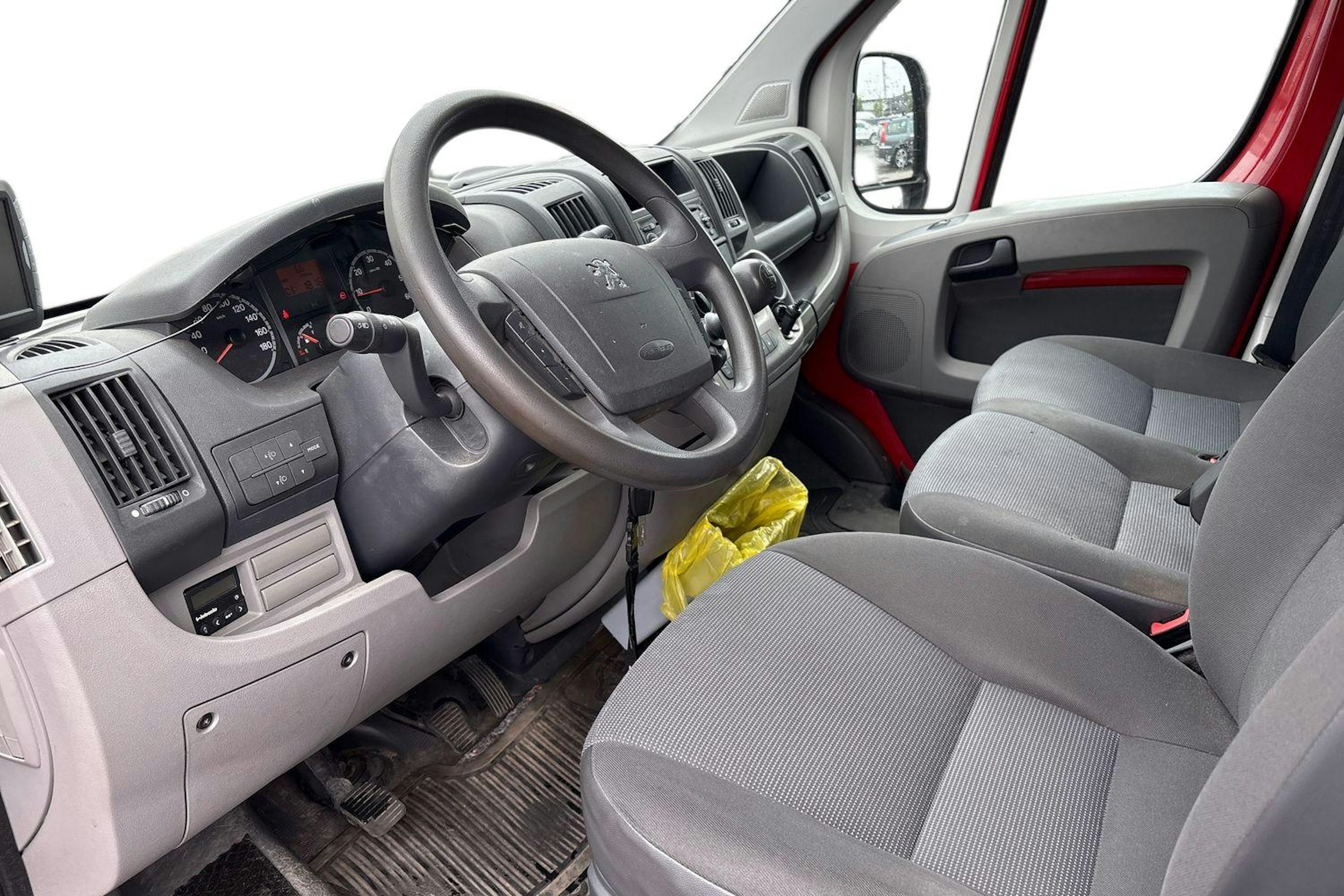 punainen Peugeot Boxer 2011 kuva 3.