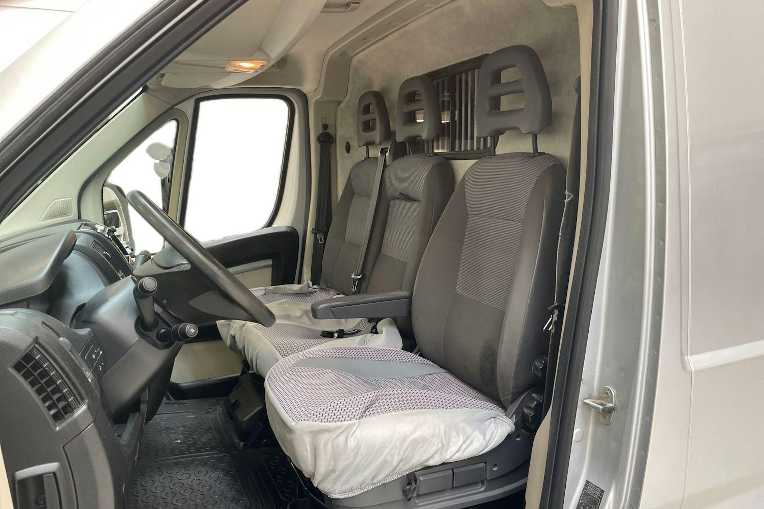 harmaa Peugeot Boxer 2013 kuva 6.
