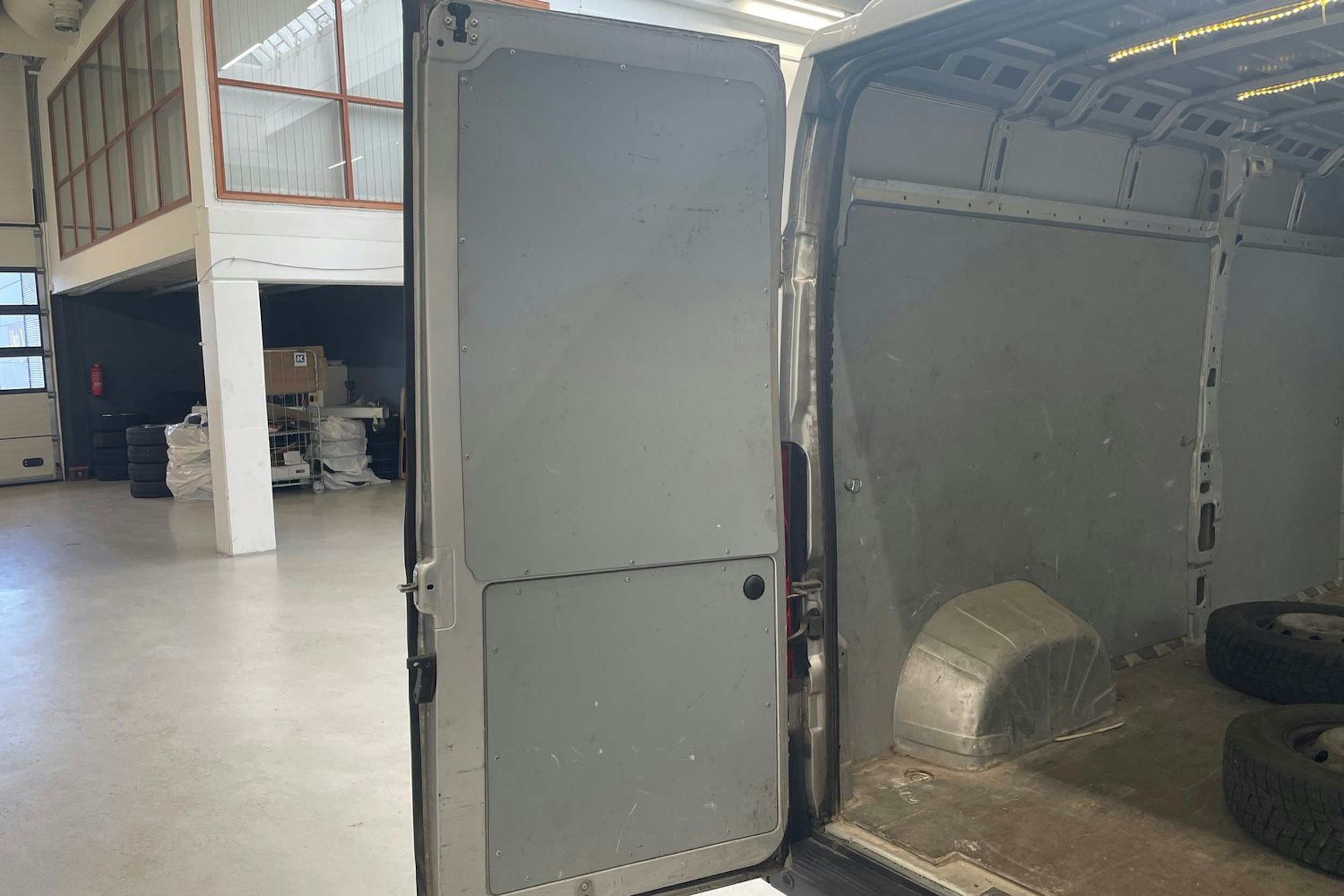 harmaa Peugeot Boxer 2013 kuva 14.