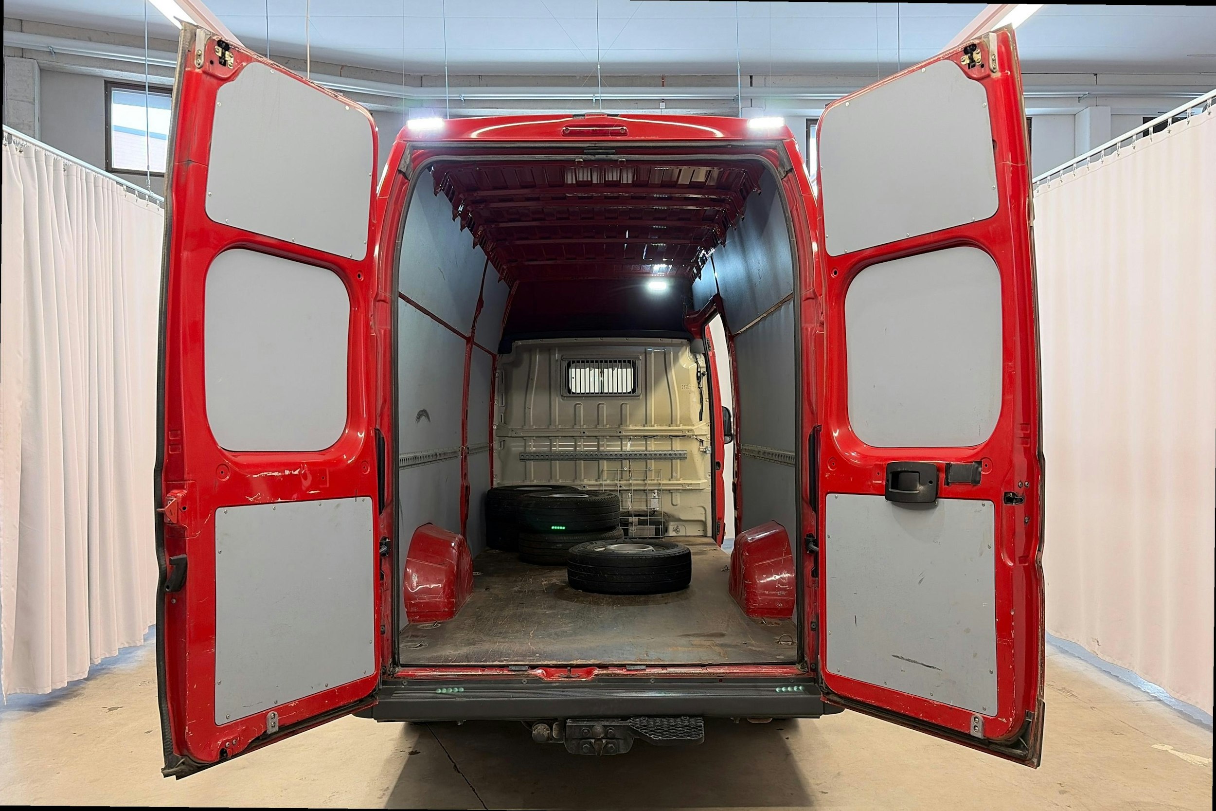 punainen Peugeot Boxer 2014 kuva 9.