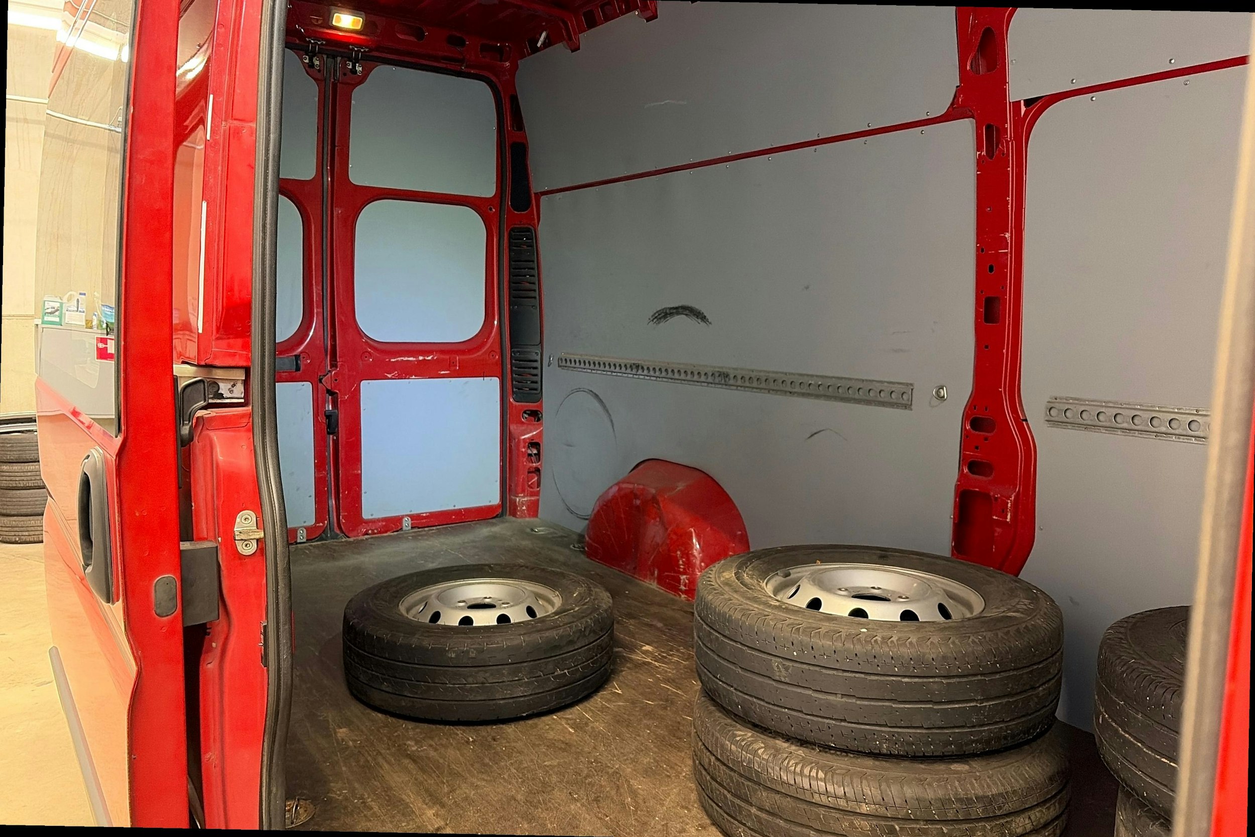 punainen Peugeot Boxer 2014 kuva 11.