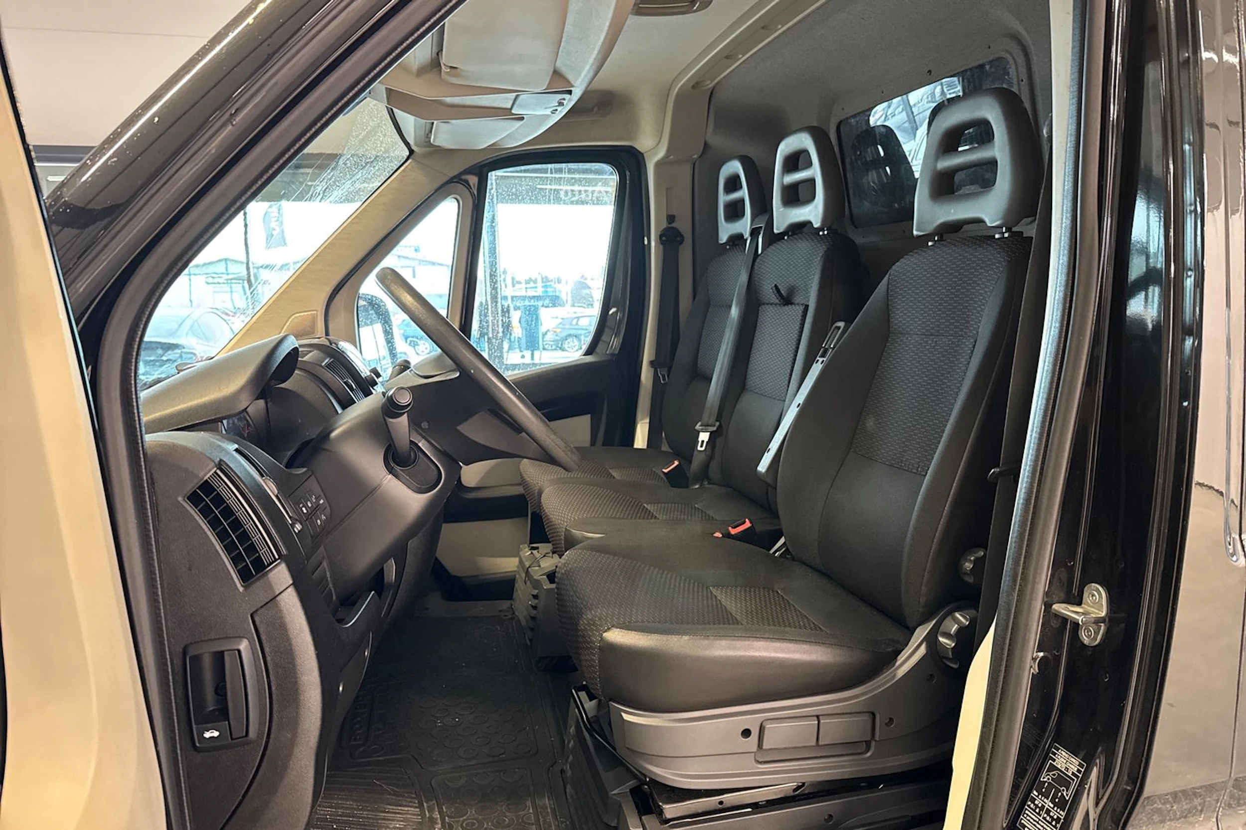 musta Peugeot Boxer 2015 kuva 4.