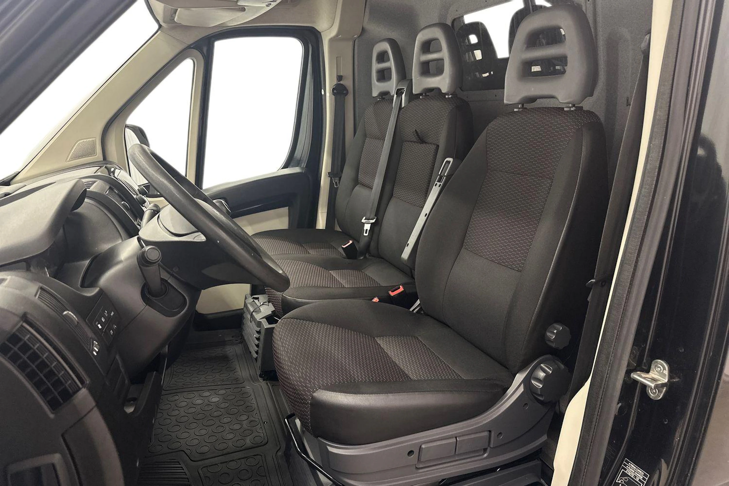 musta Peugeot Boxer 2015 kuva 8.