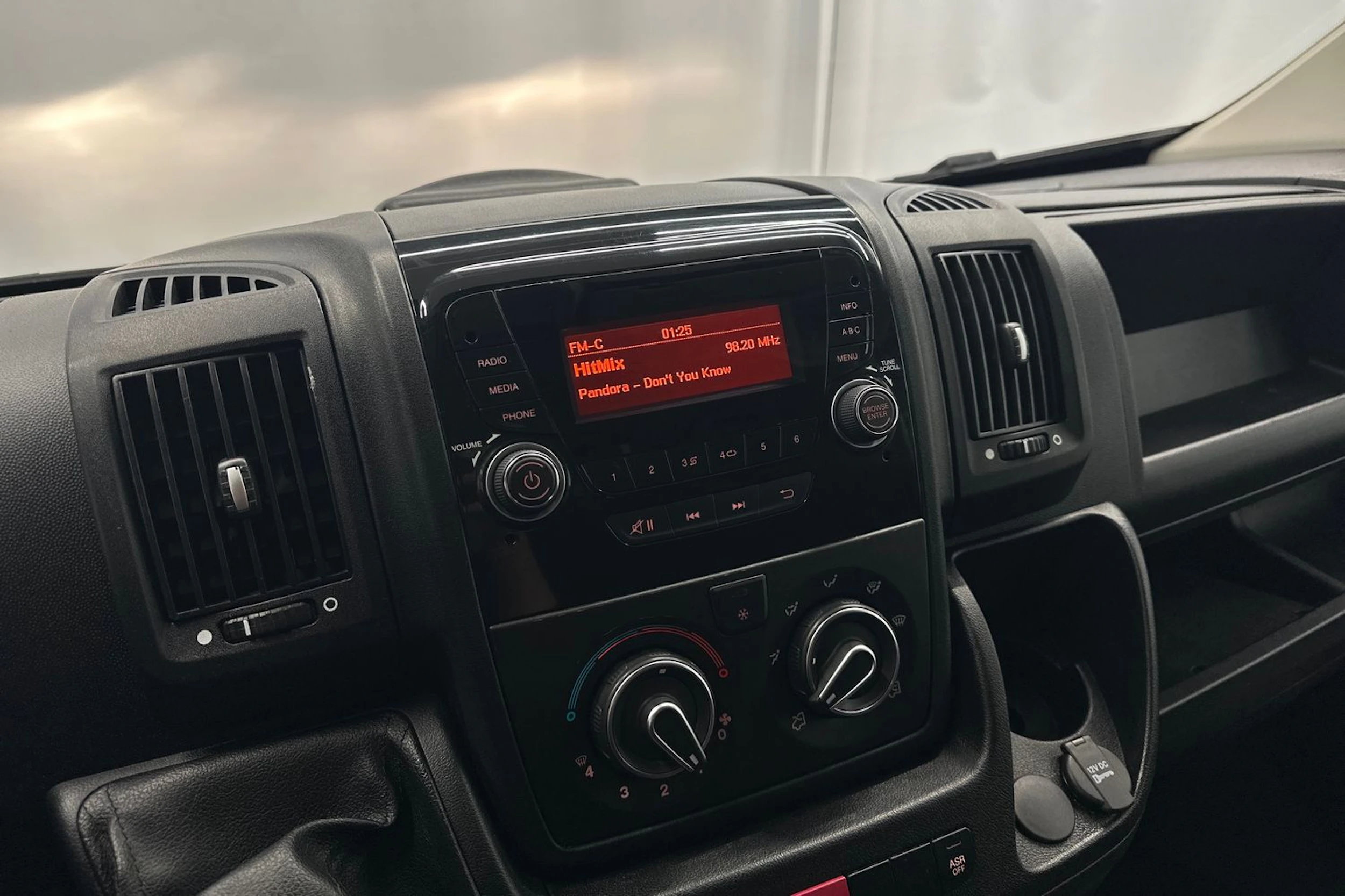 musta Peugeot Boxer 2015 kuva 13.