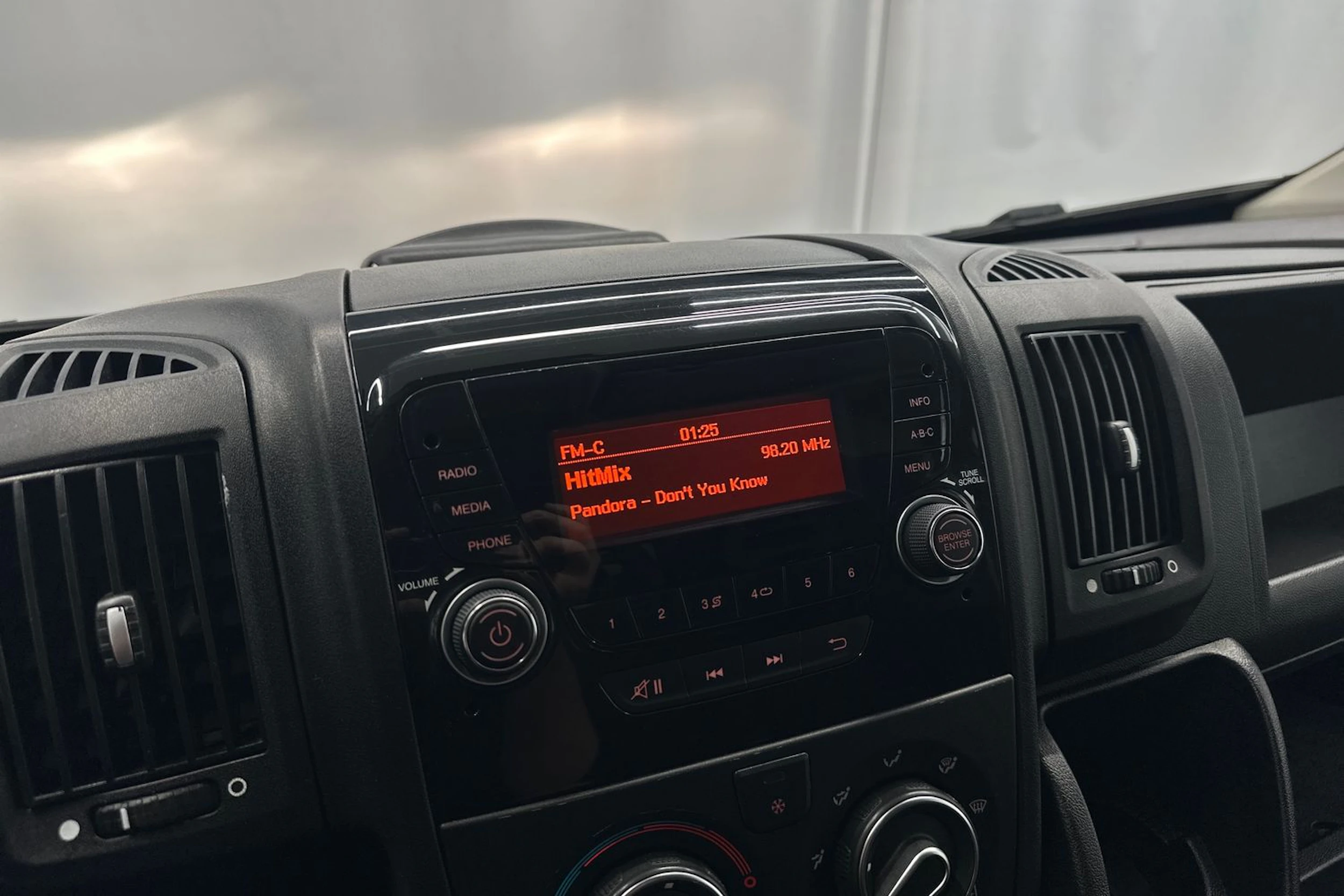 musta Peugeot Boxer 2015 kuva 14.