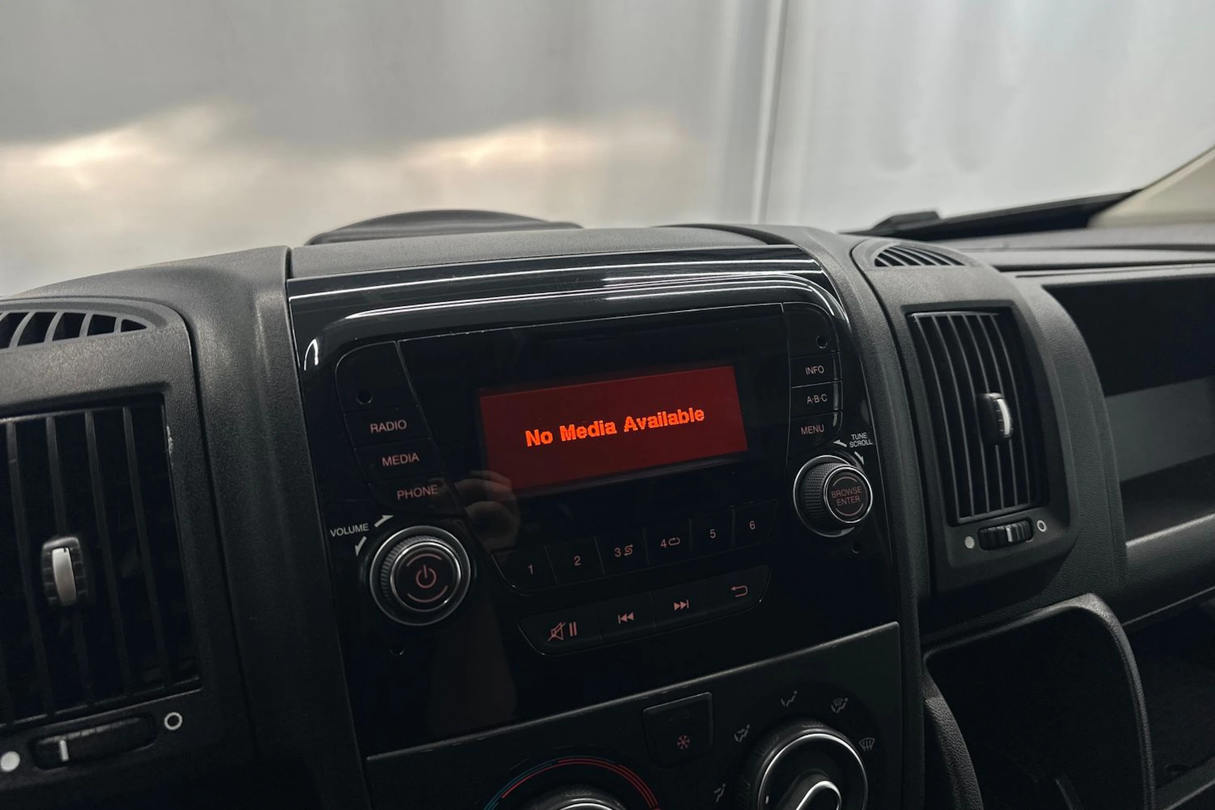 musta Peugeot Boxer 2015 kuva 15.
