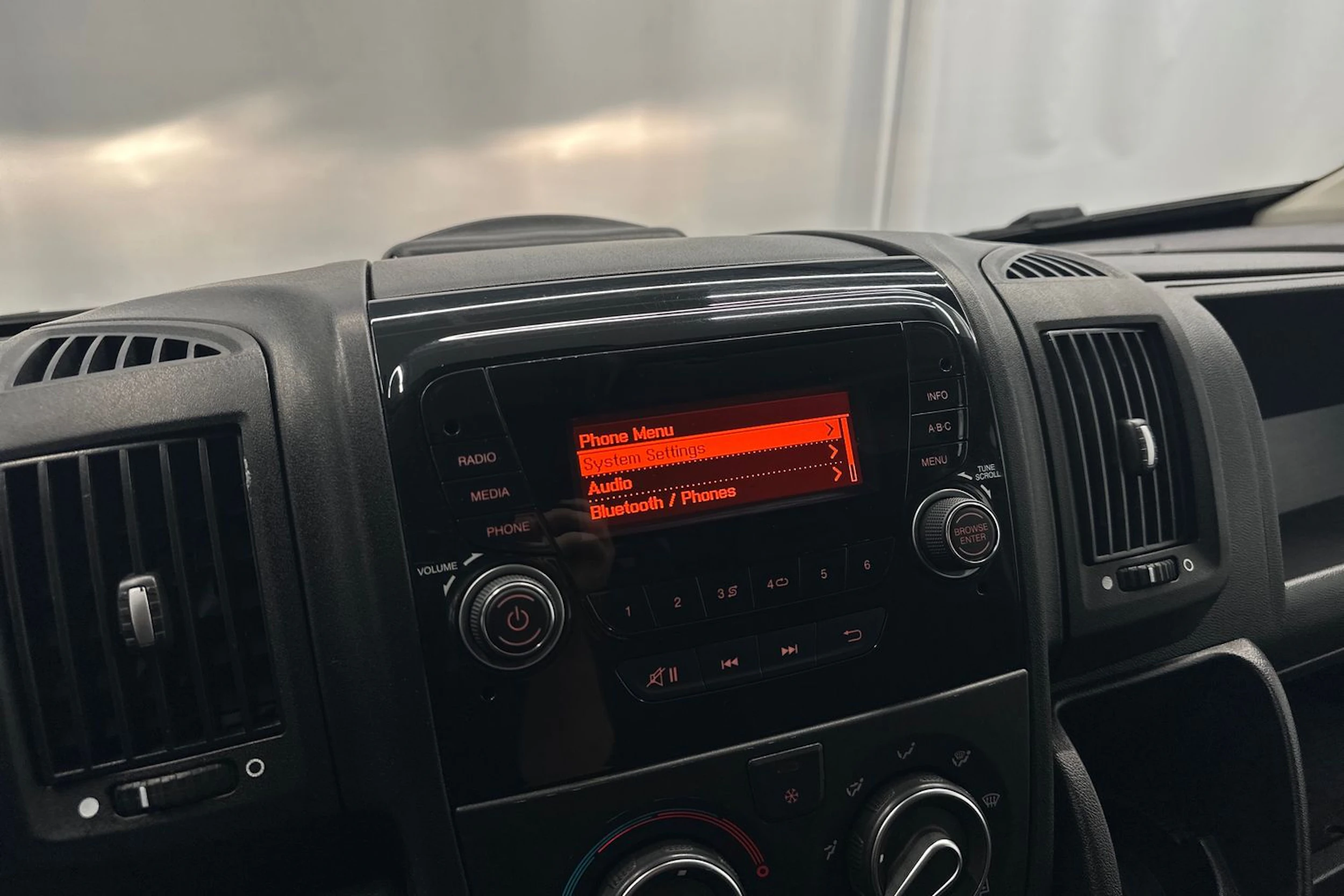 musta Peugeot Boxer 2015 kuva 17.