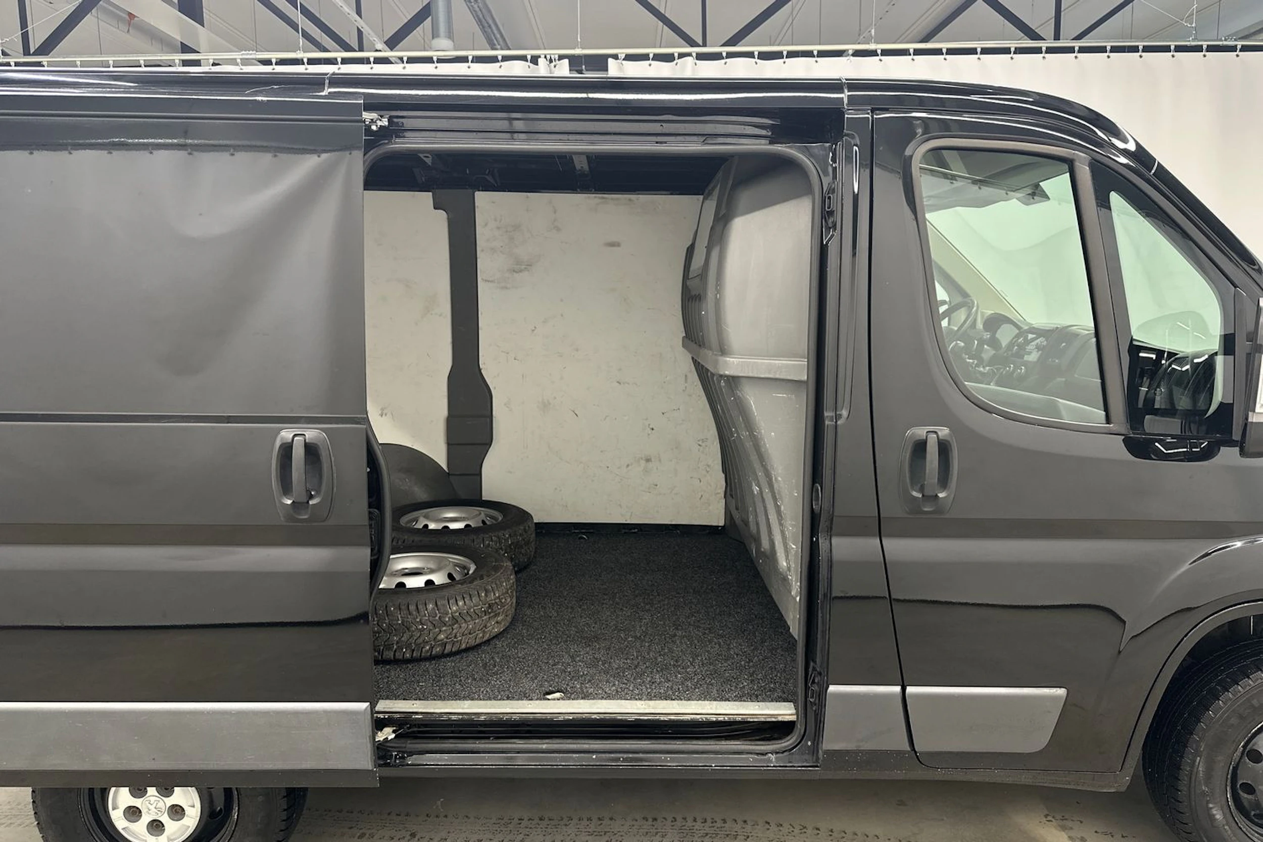 musta Peugeot Boxer 2015 kuva 21.