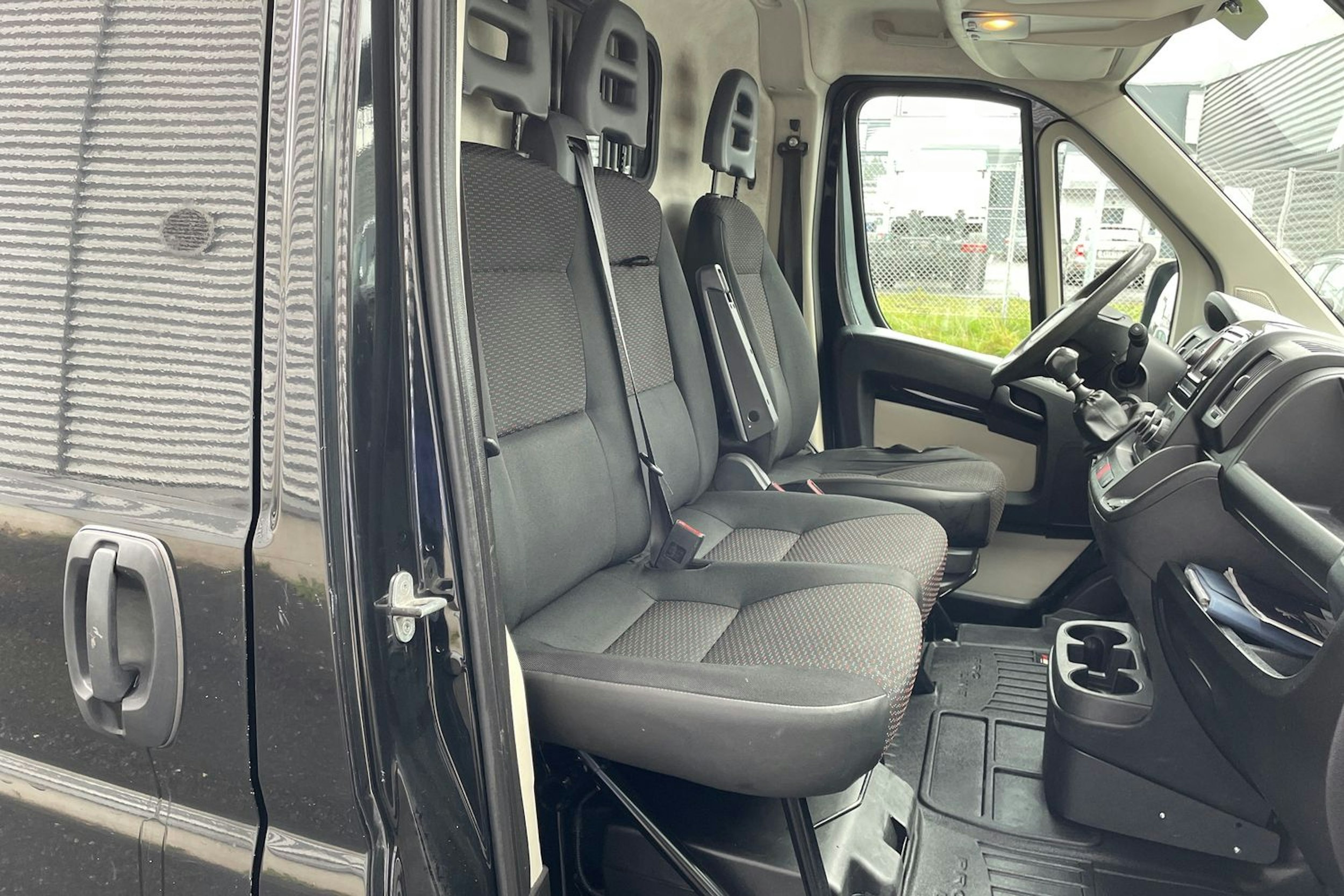 Musta Peugeot BOXER 2018 kuva 22.