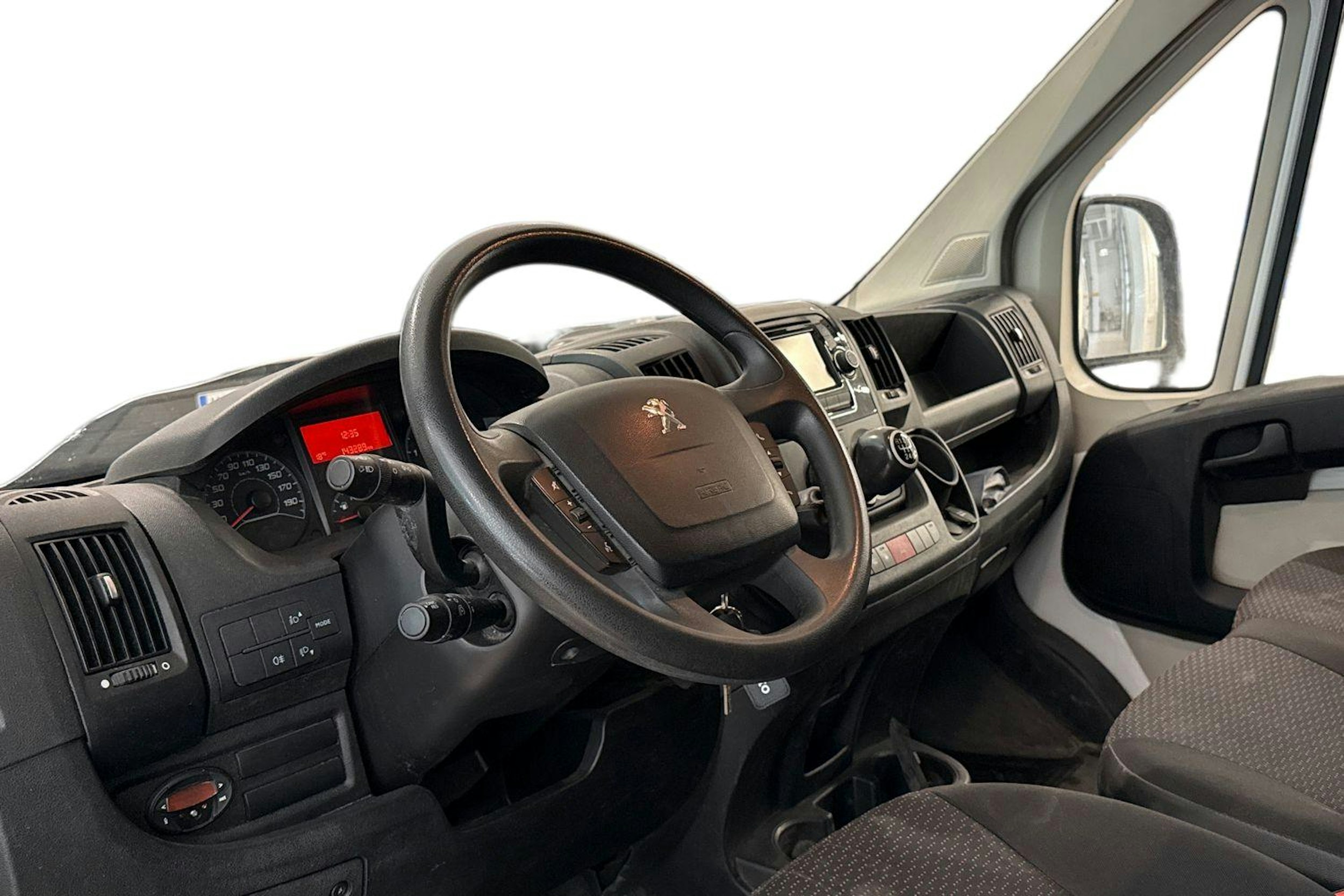 valkoinen Peugeot Boxer 2018 kuva 3.