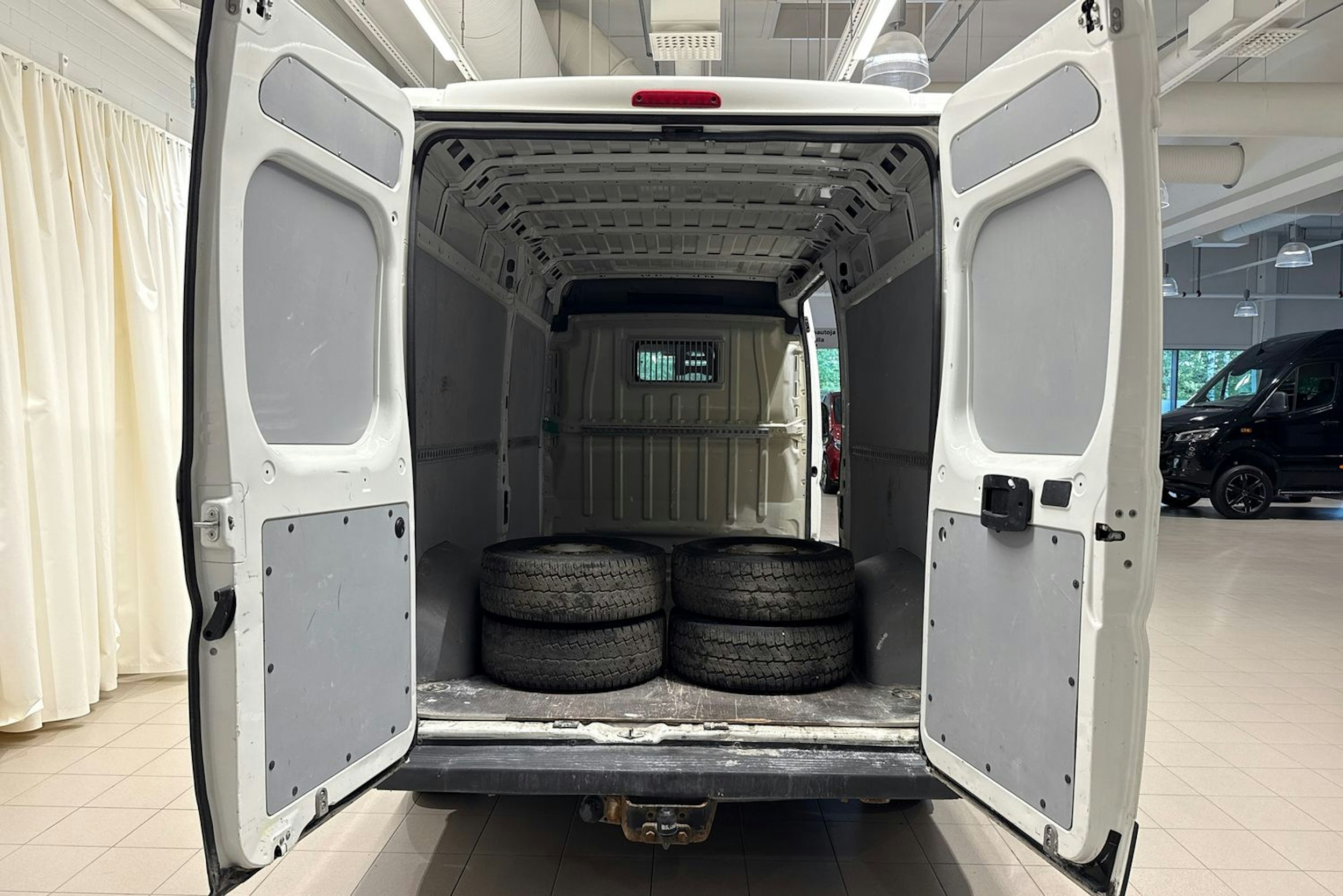 valkoinen Peugeot Boxer 2018 kuva 14.