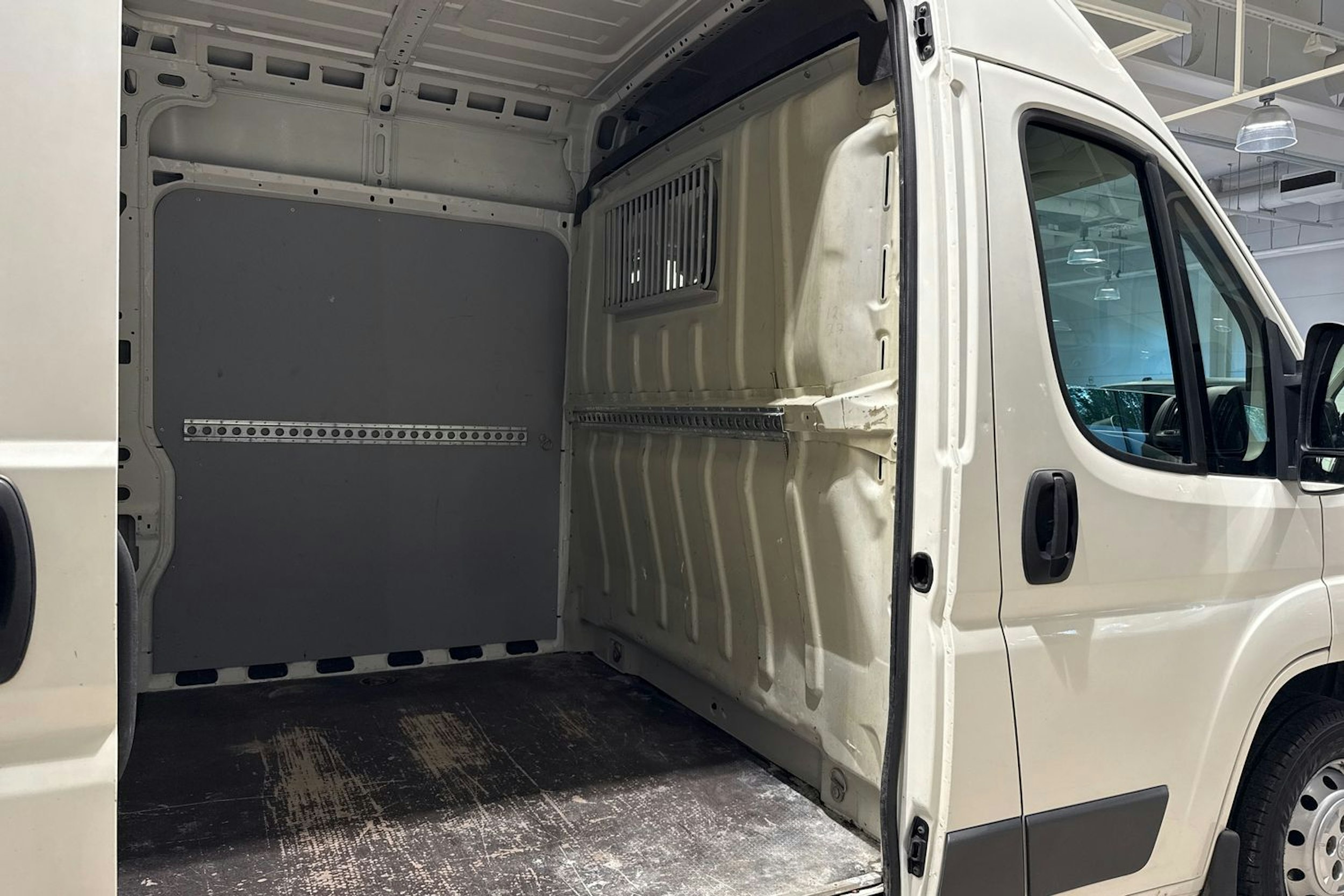 valkoinen Peugeot Boxer 2018 kuva 16.