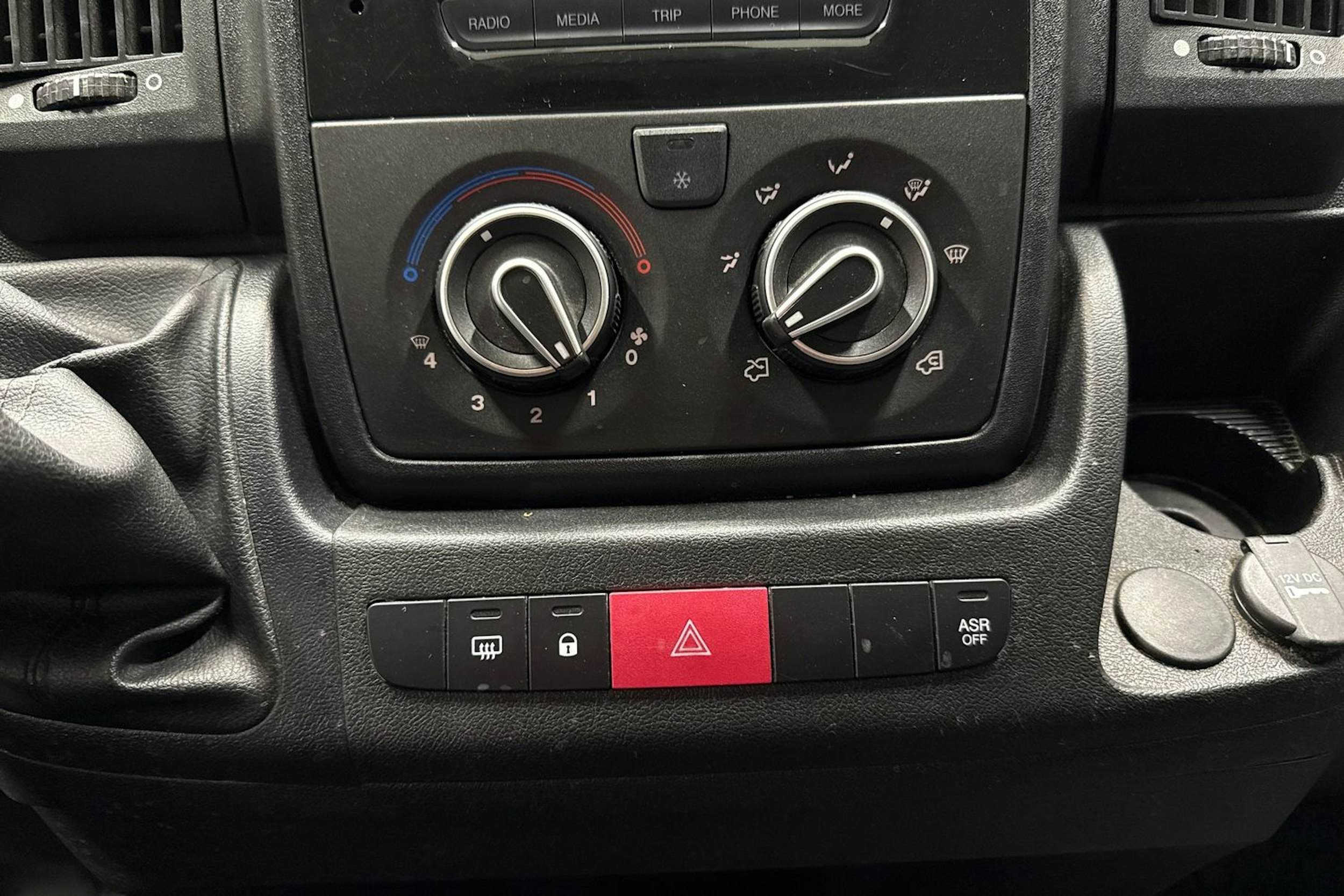 valkoinen Peugeot Boxer 2018 kuva 18.