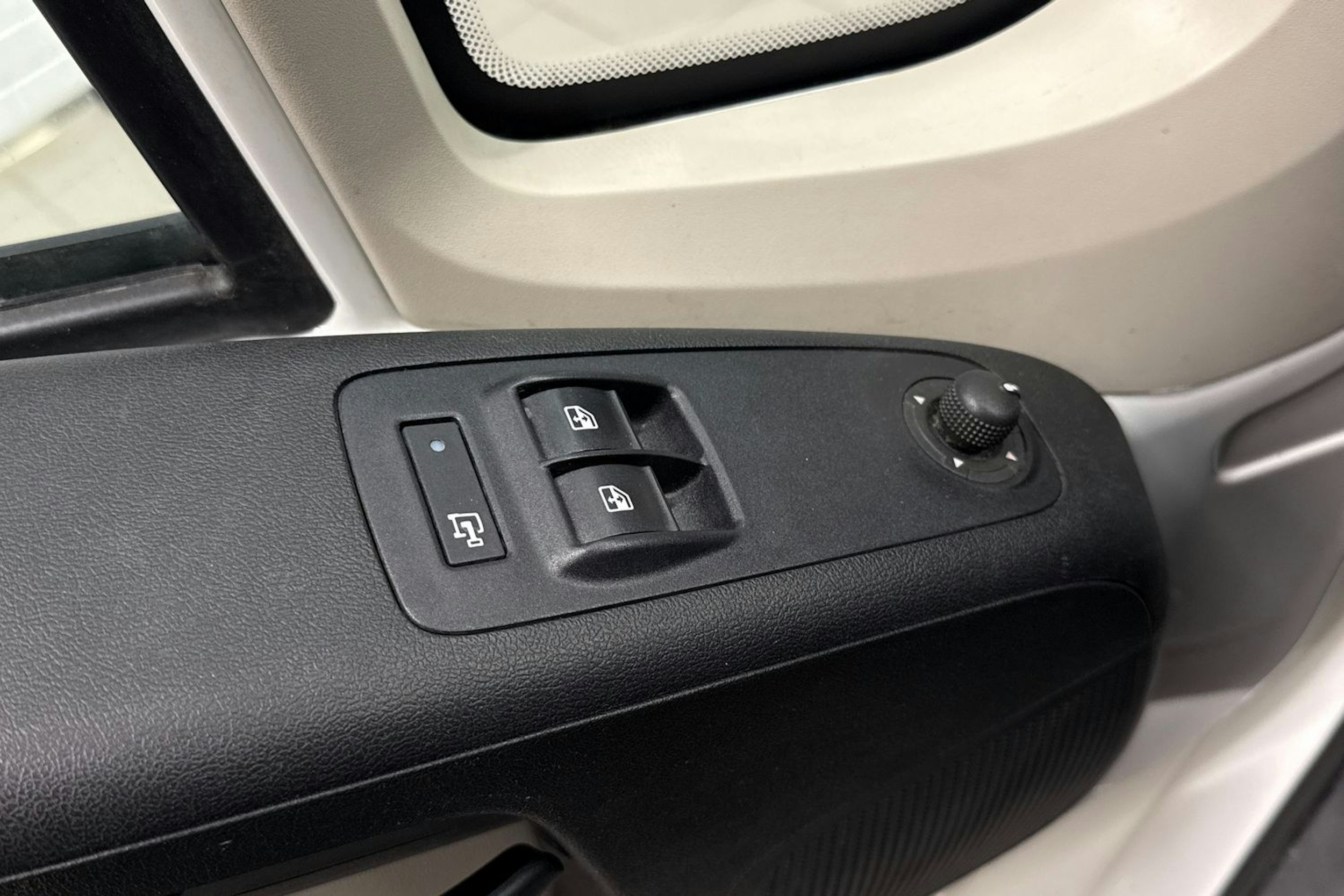 valkoinen Peugeot Boxer 2018 kuva 22.