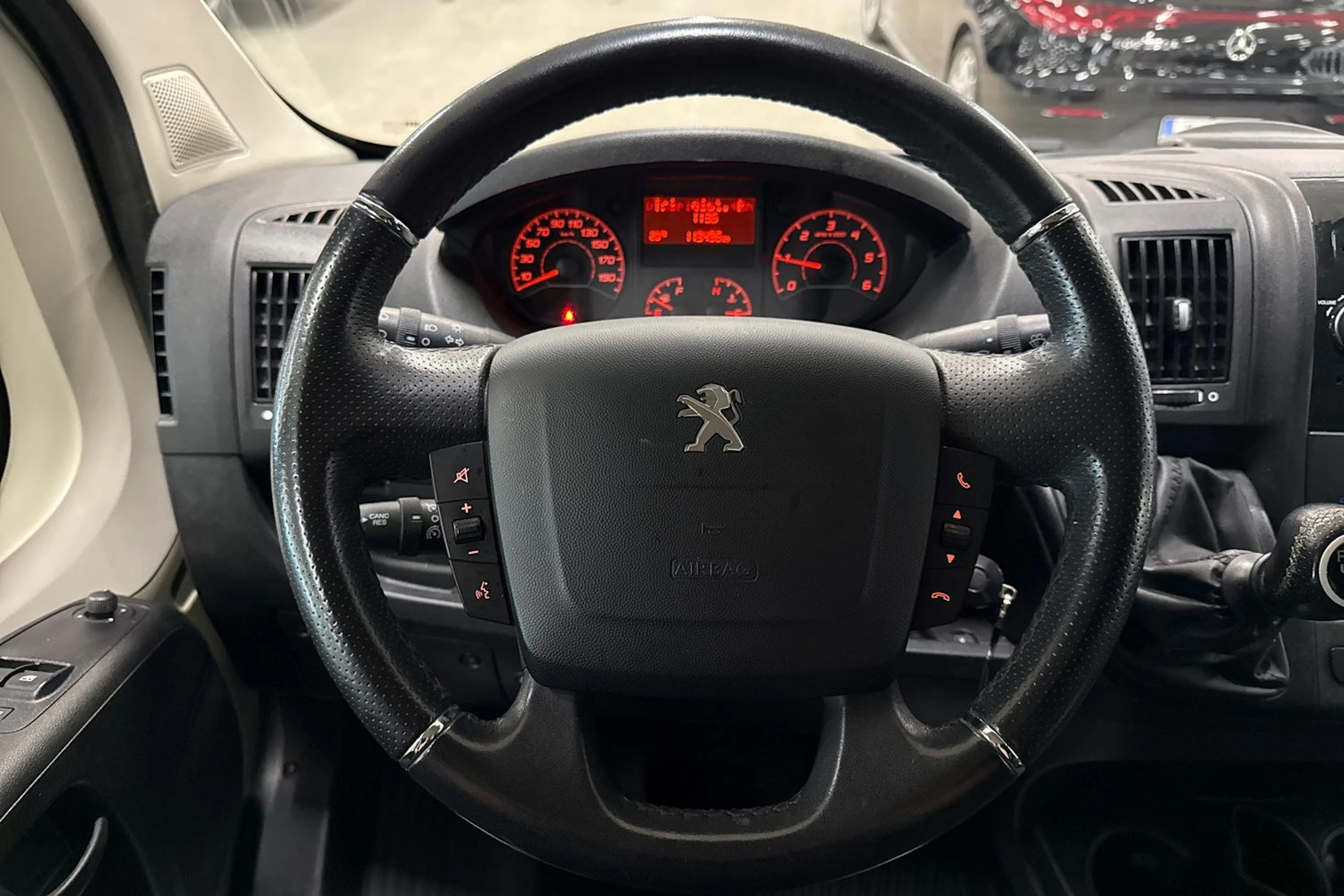ruskea (beige) Peugeot Boxer 2018 kuva 22.