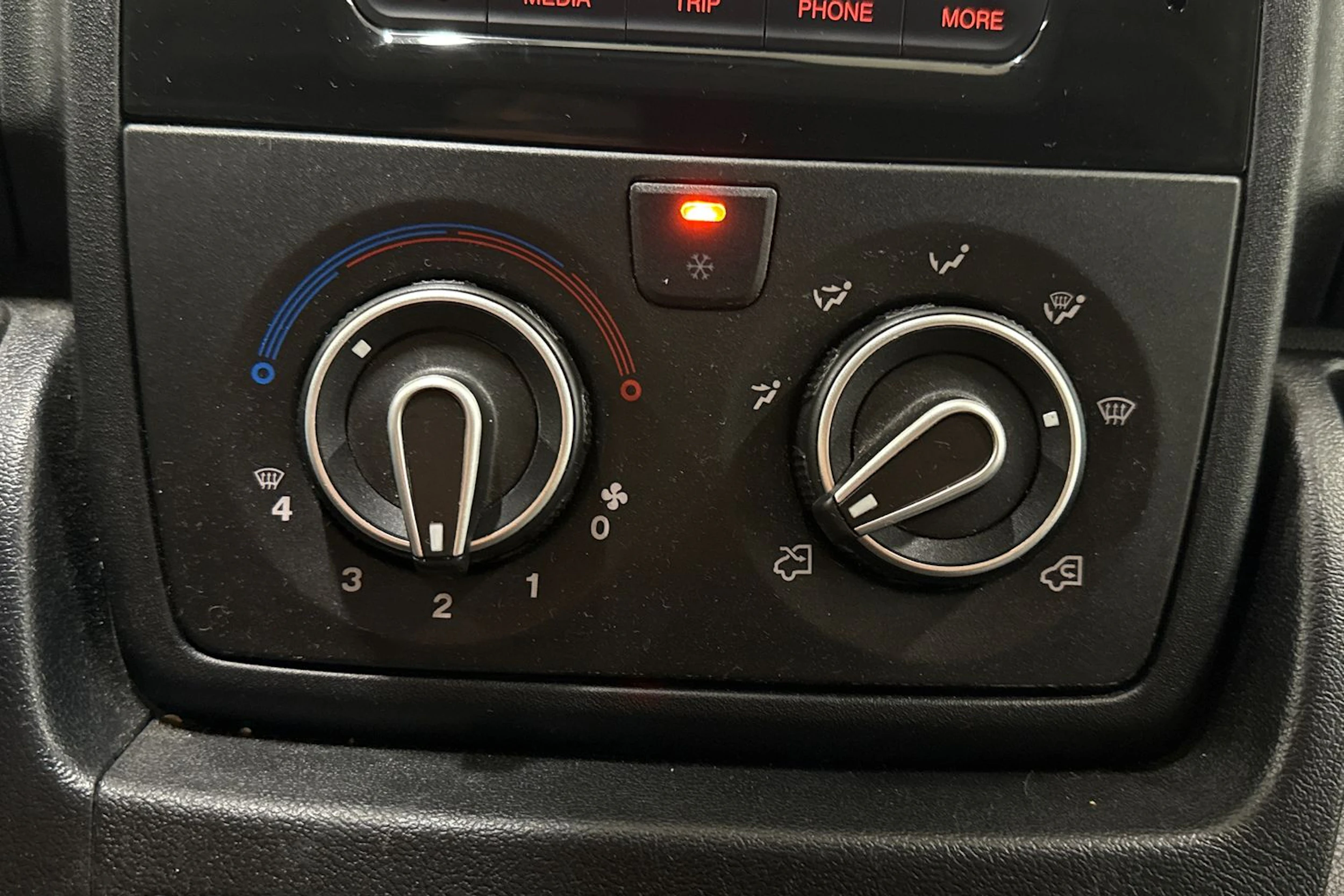 ruskea (beige) Peugeot Boxer 2018 kuva 28.