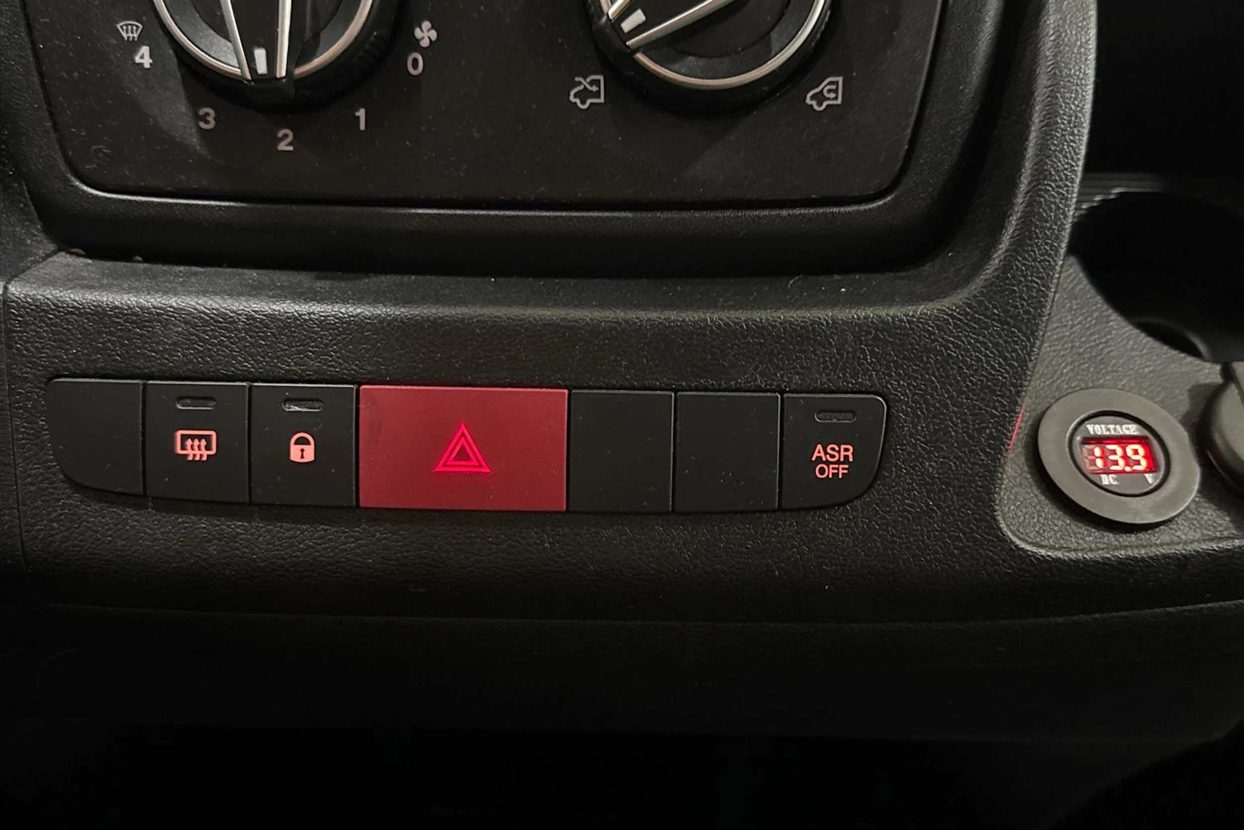 ruskea (beige) Peugeot Boxer 2018 kuva 29.