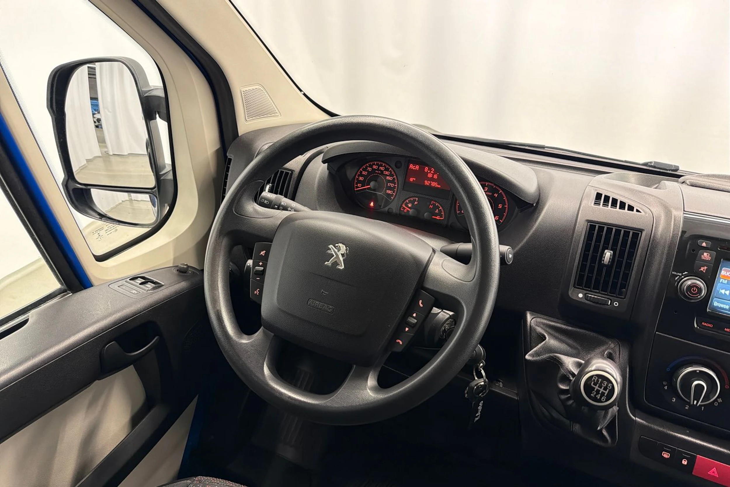 sininen Peugeot Boxer 2019 kuva 10.