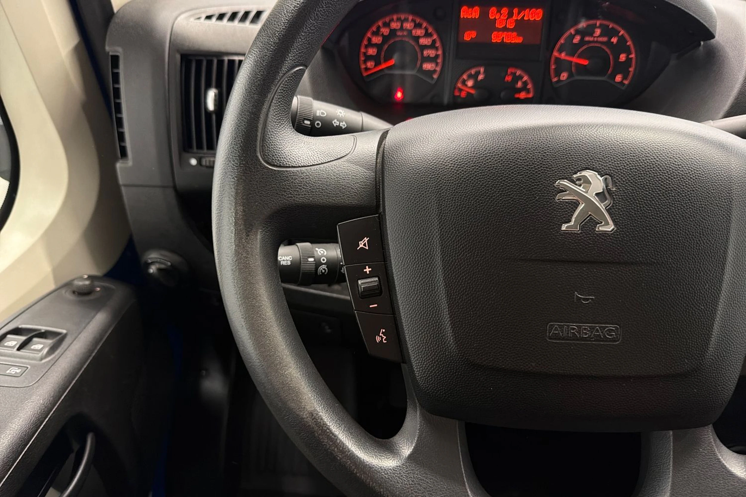sininen Peugeot Boxer 2019 kuva 11.
