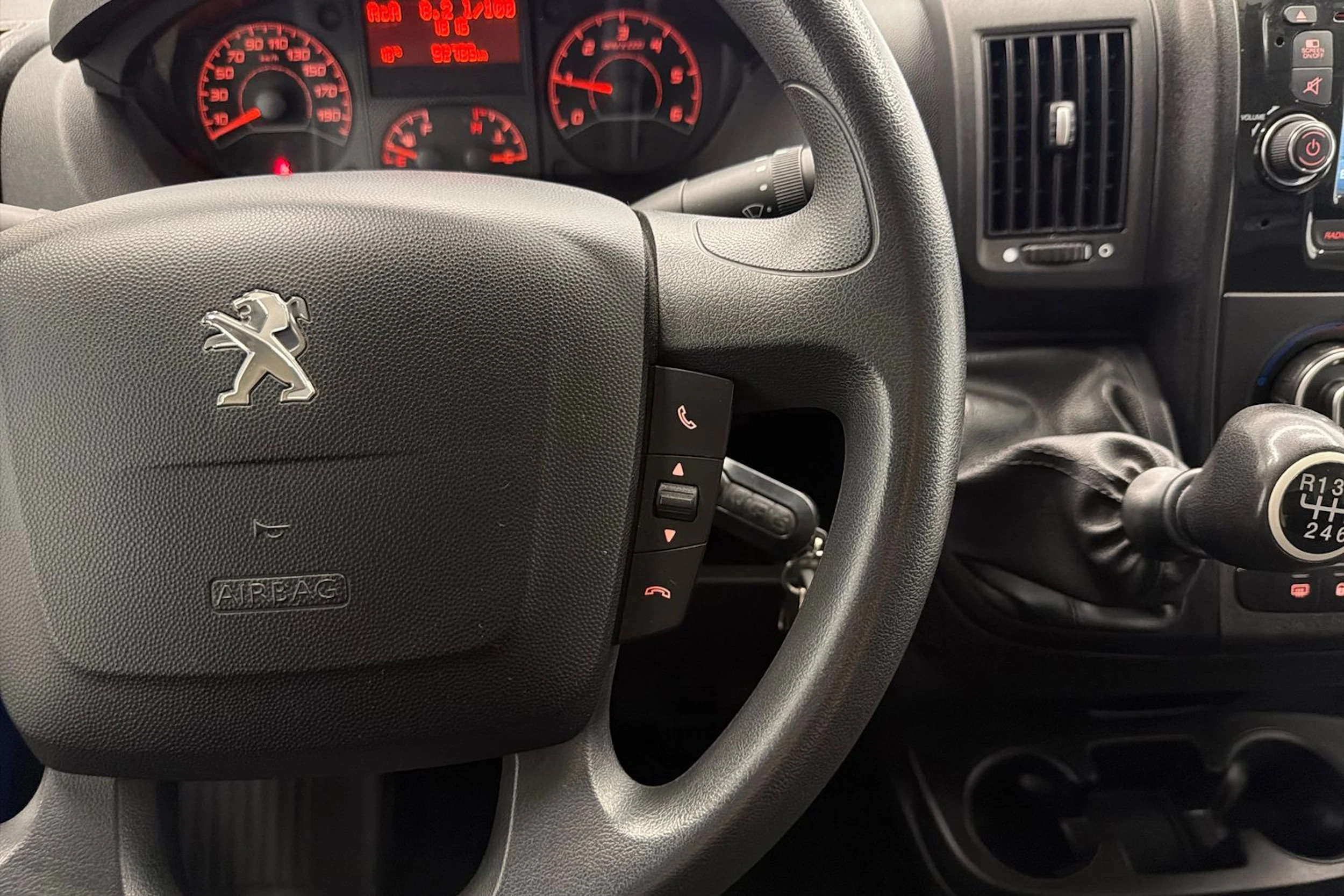 sininen Peugeot Boxer 2019 kuva 12.
