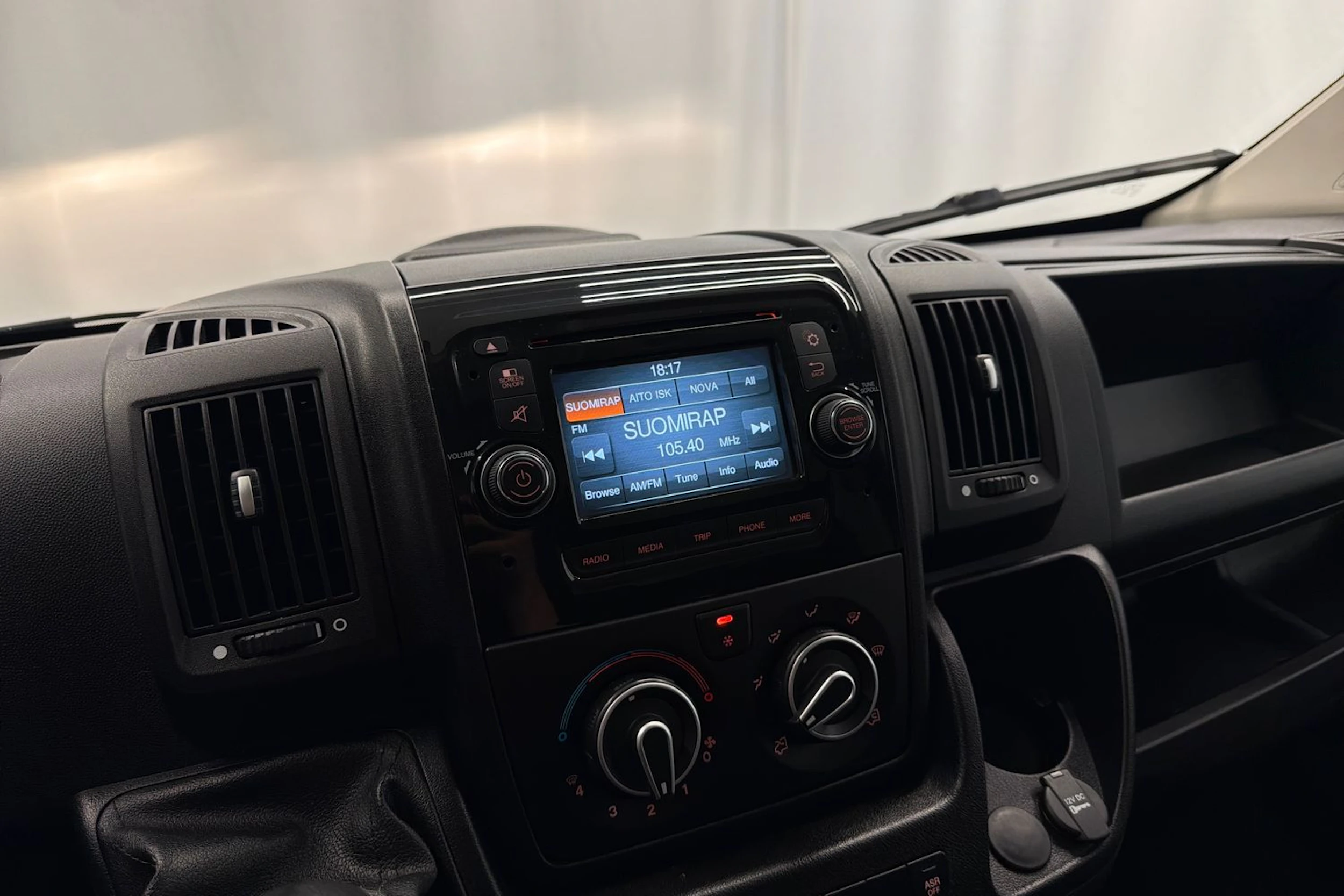 sininen Peugeot Boxer 2019 kuva 15.