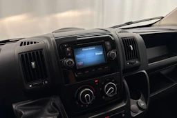sininen Peugeot Boxer 2019 kuva 16.