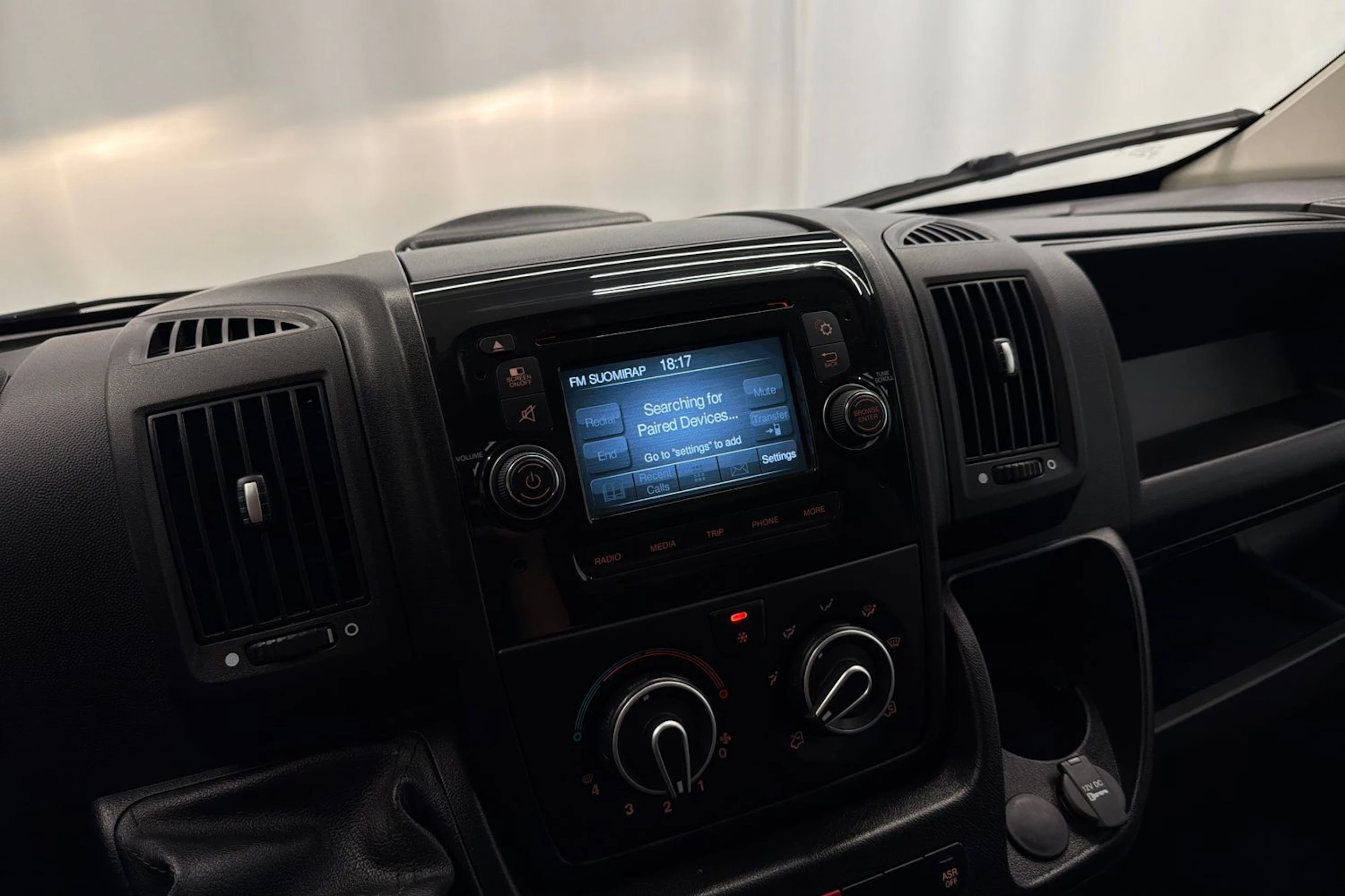 sininen Peugeot Boxer 2019 kuva 17.