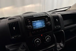 sininen Peugeot Boxer 2019 kuva 17.