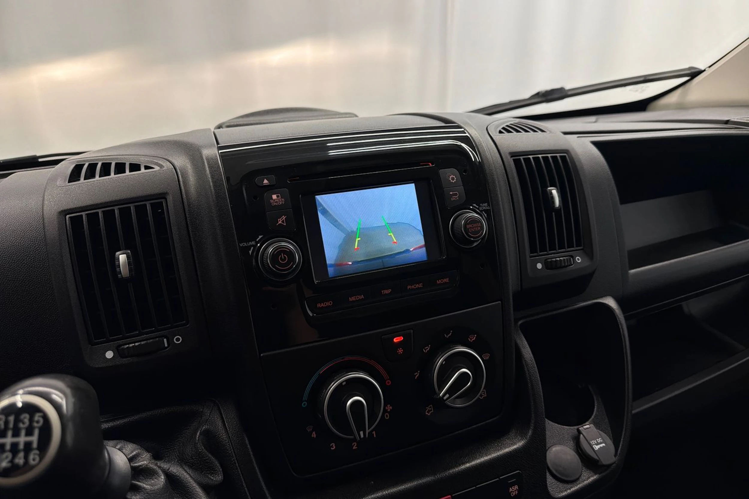 sininen Peugeot Boxer 2019 kuva 18.