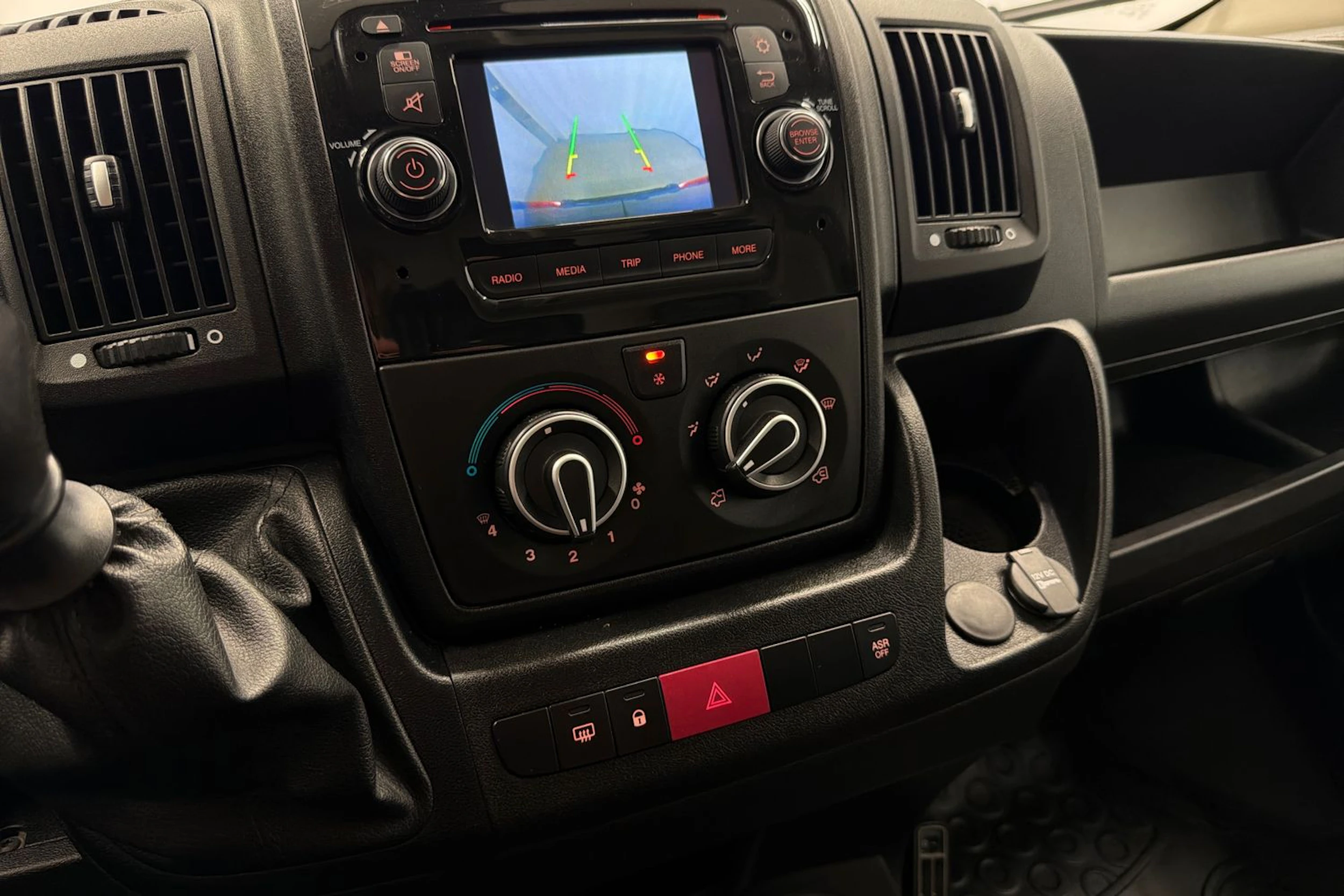 sininen Peugeot Boxer 2019 kuva 19.