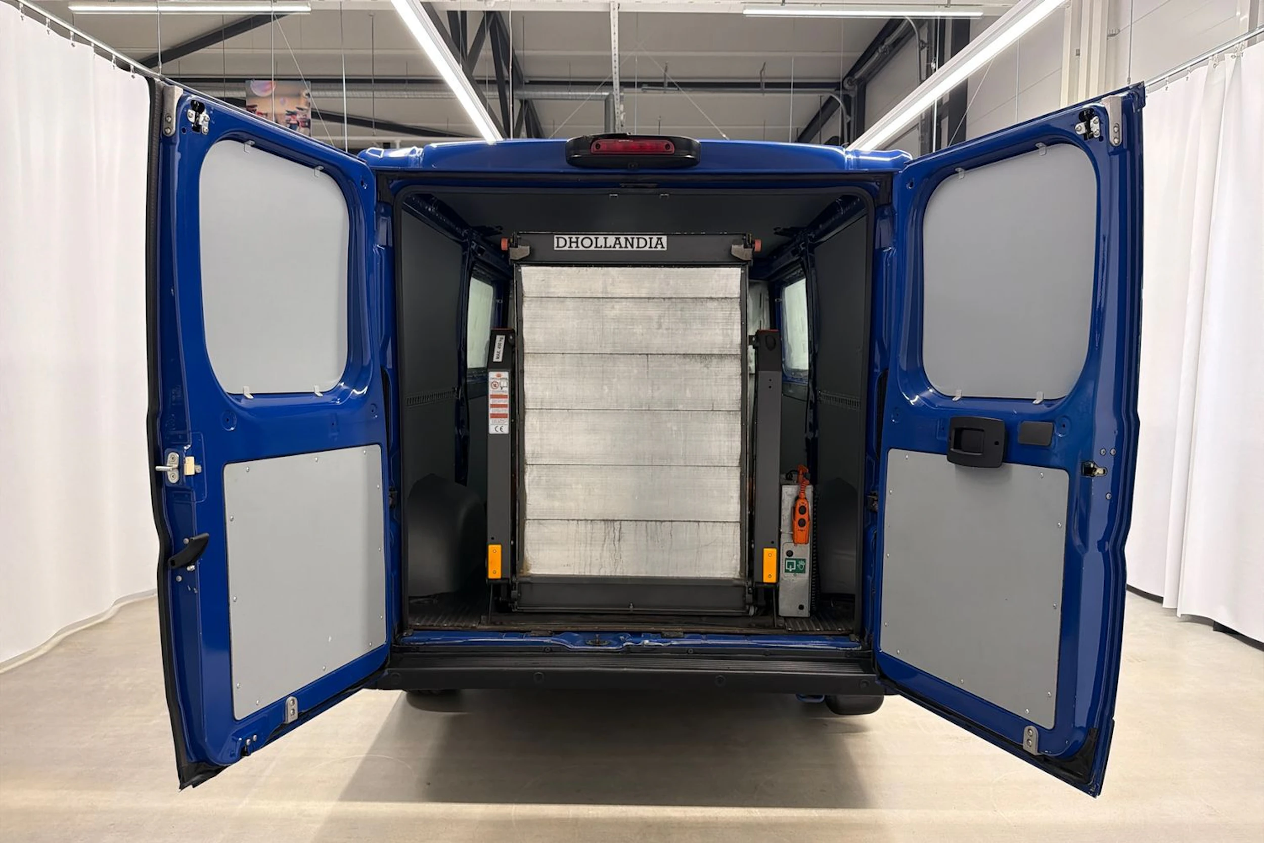 sininen Peugeot Boxer 2019 kuva 25.