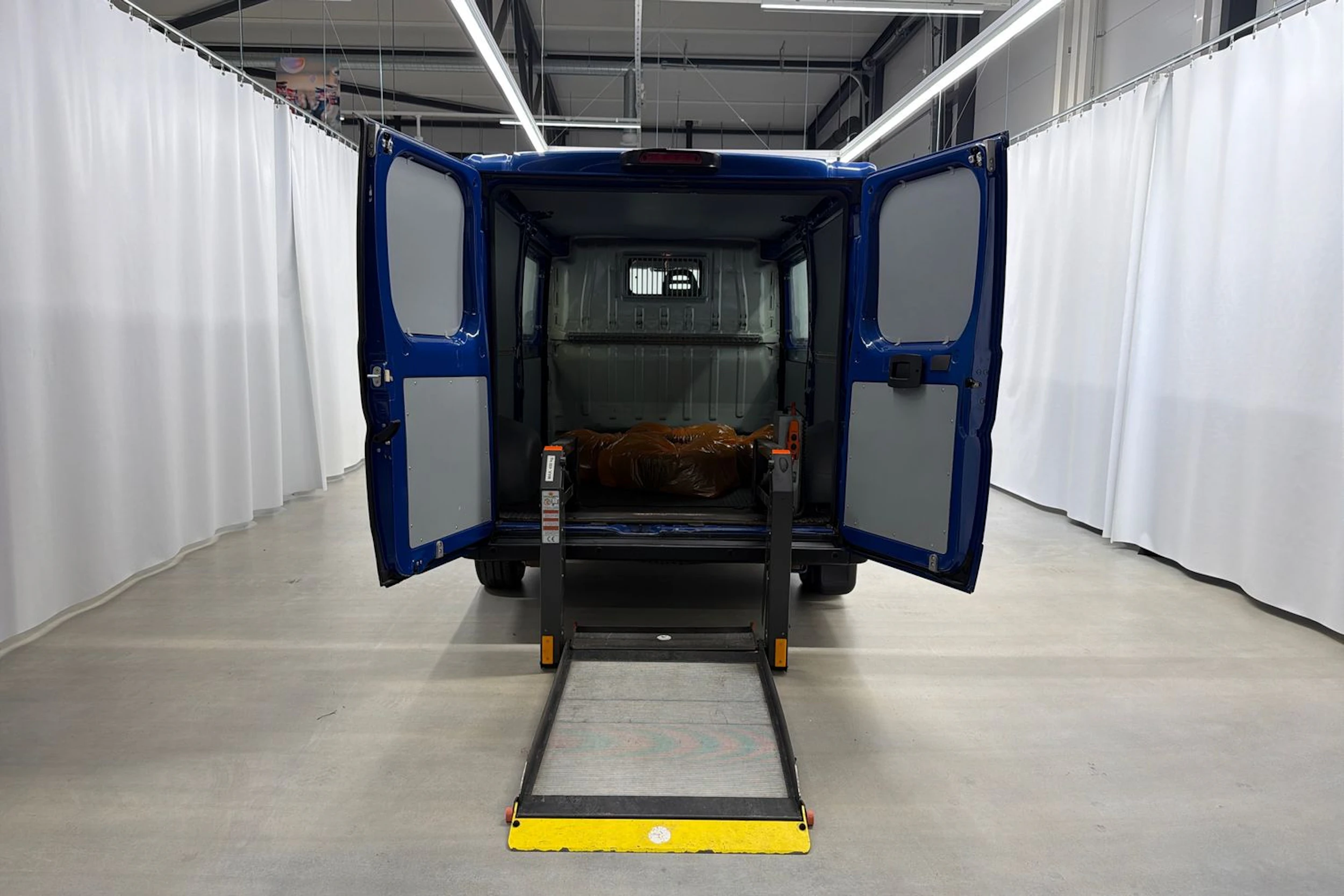 sininen Peugeot Boxer 2019 kuva 26.