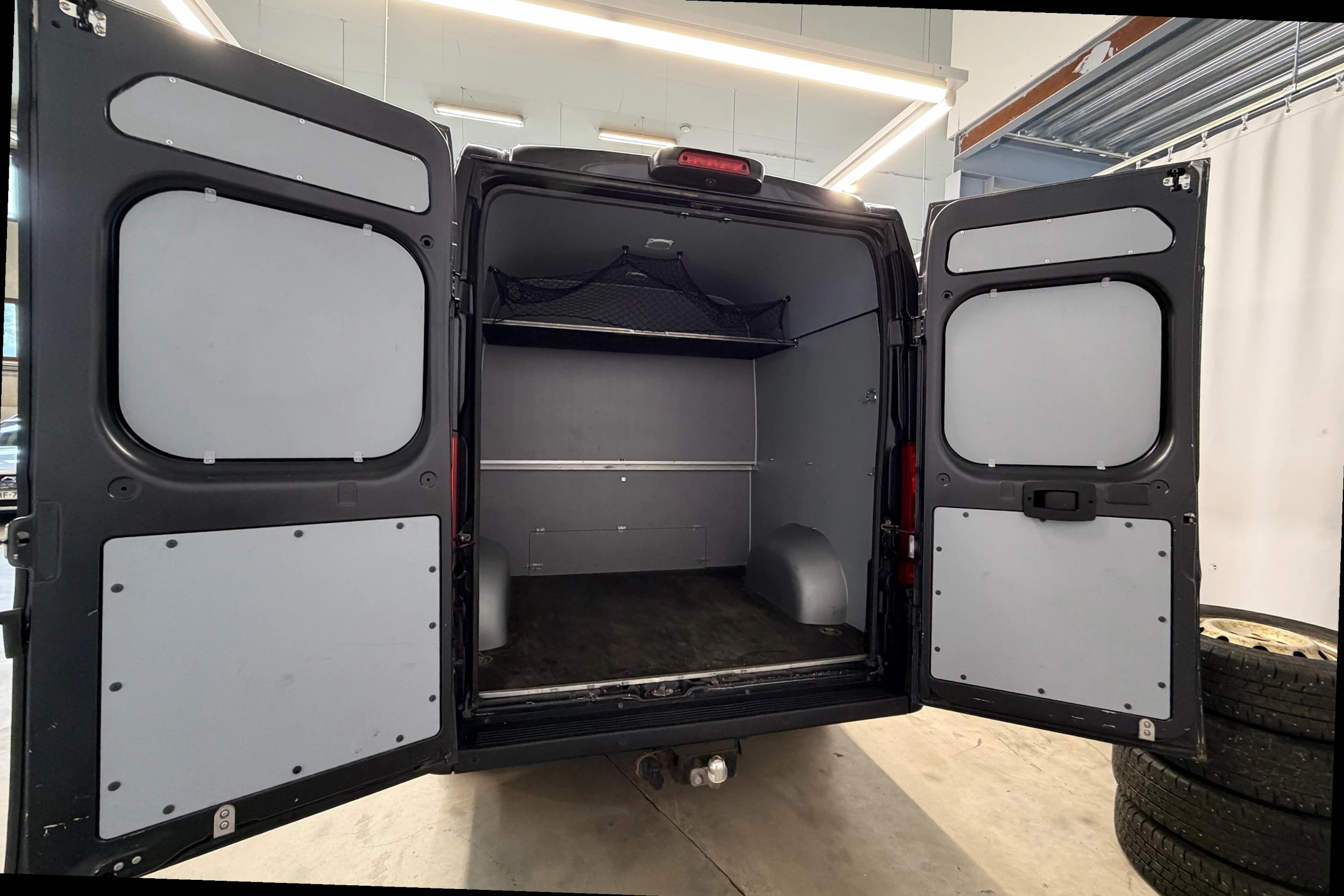 harmaa Peugeot Boxer 2019 kuva 6.