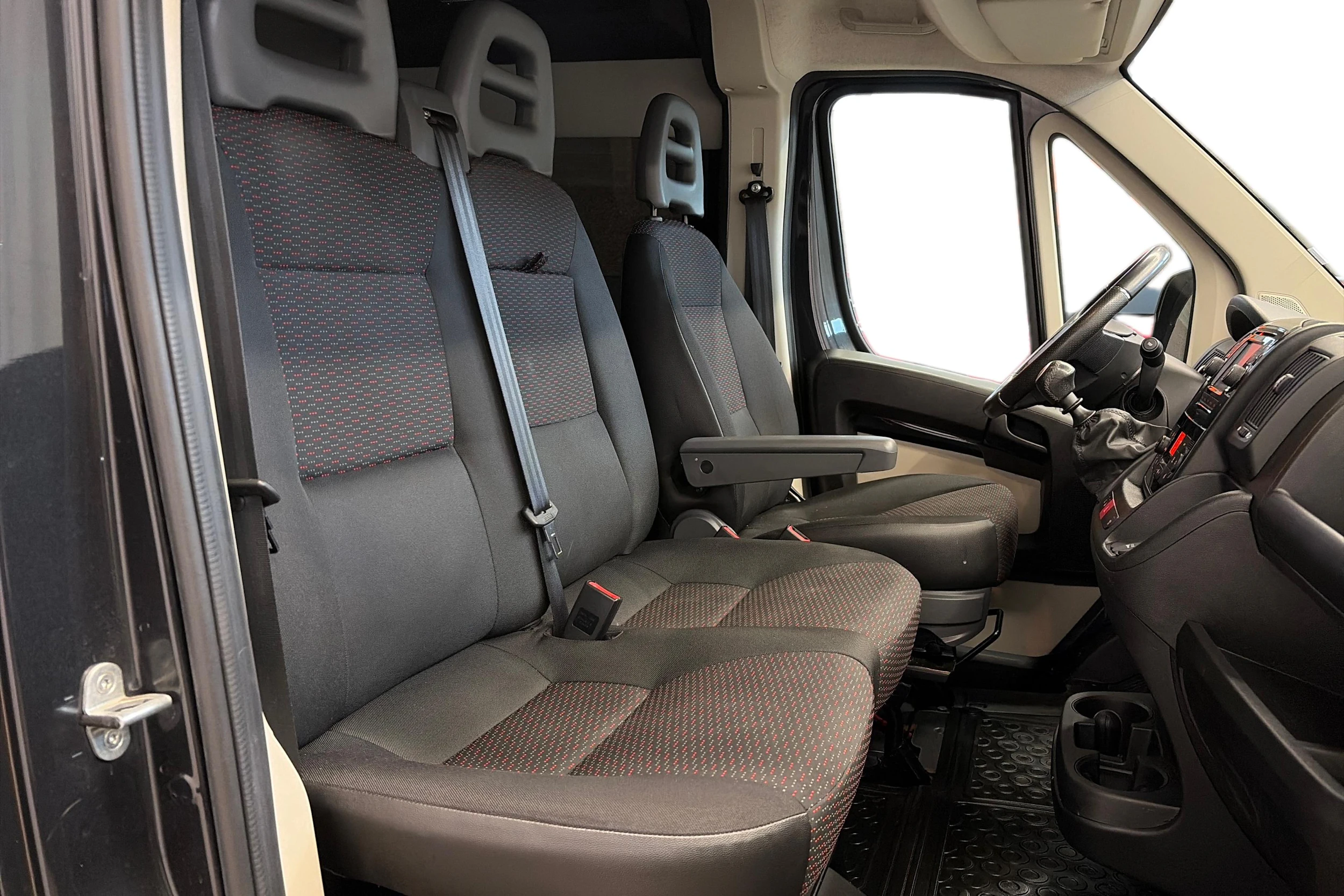 harmaa Peugeot Boxer 2019 kuva 9.